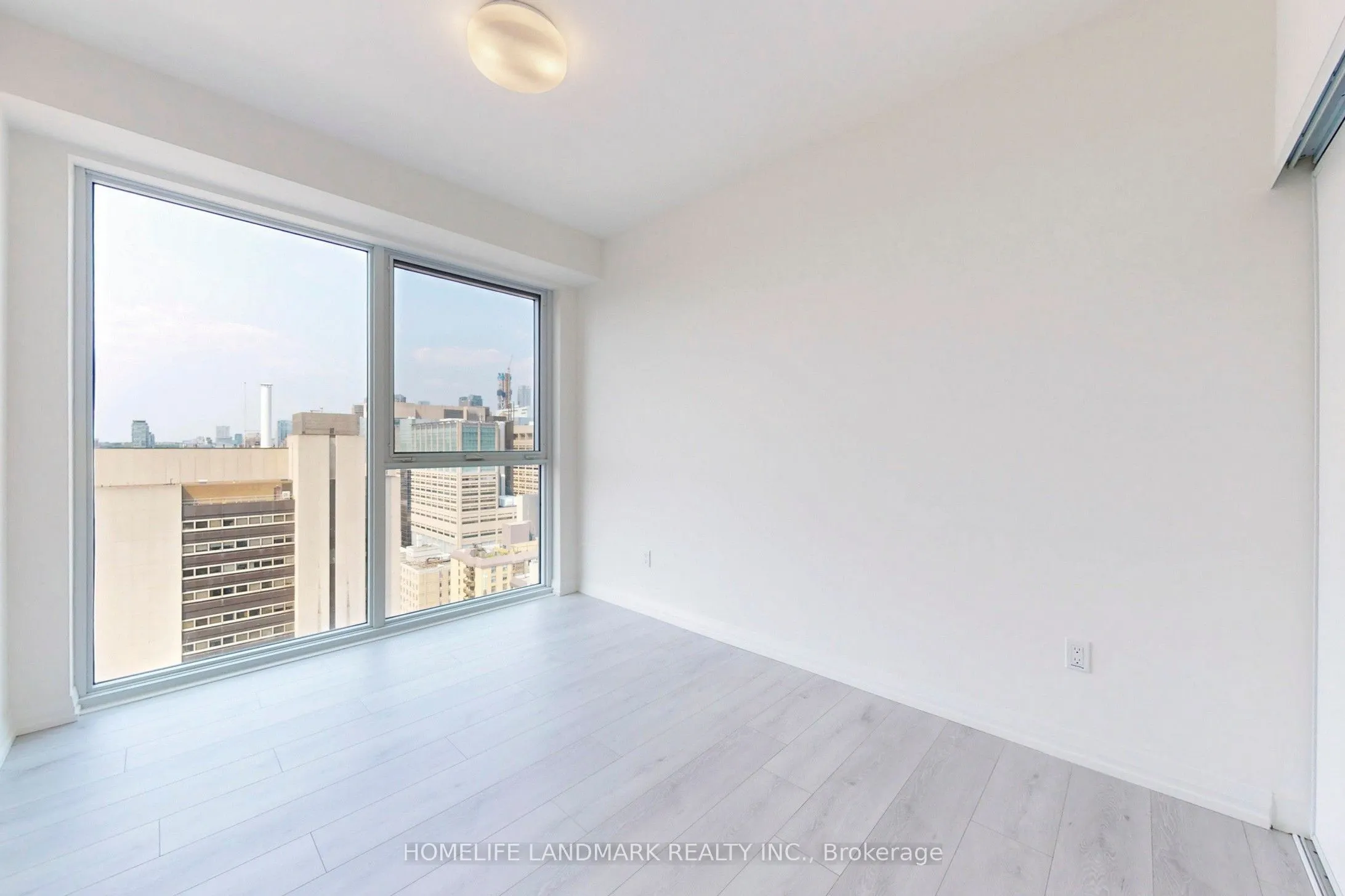 280 Dundas Street W, #2211