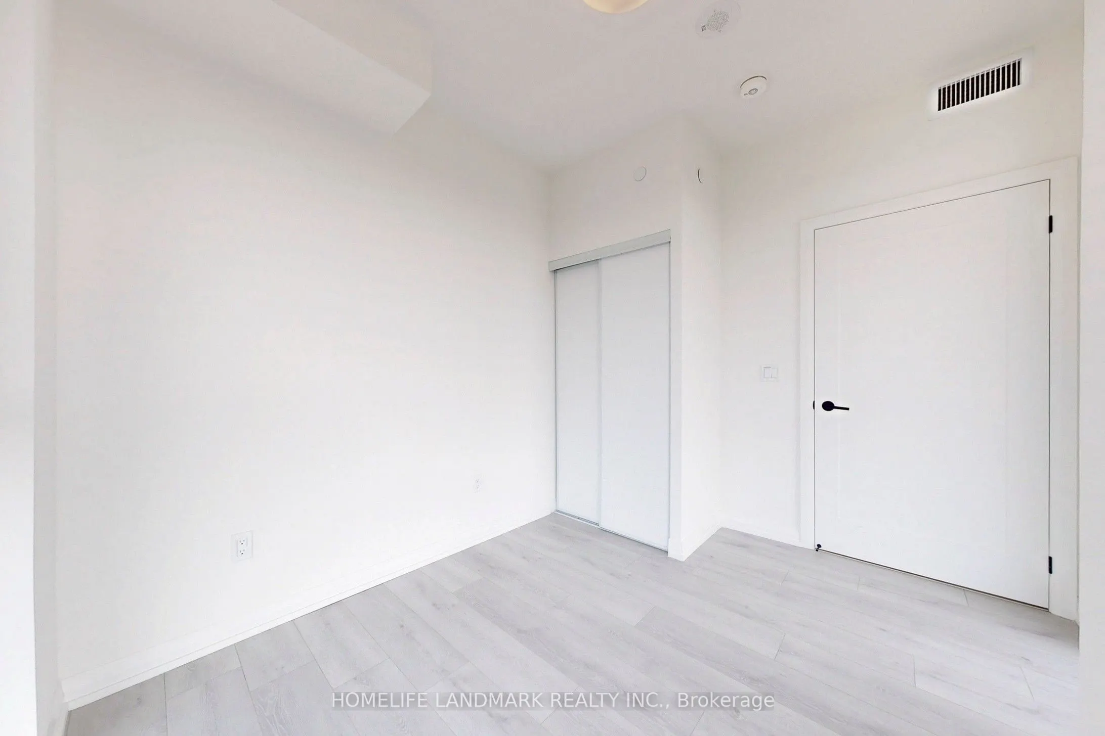 280 Dundas Street W, #2211
