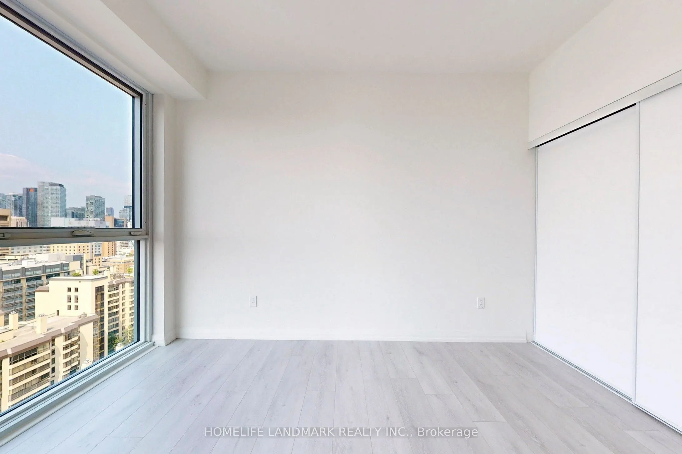 280 Dundas Street W, #2211