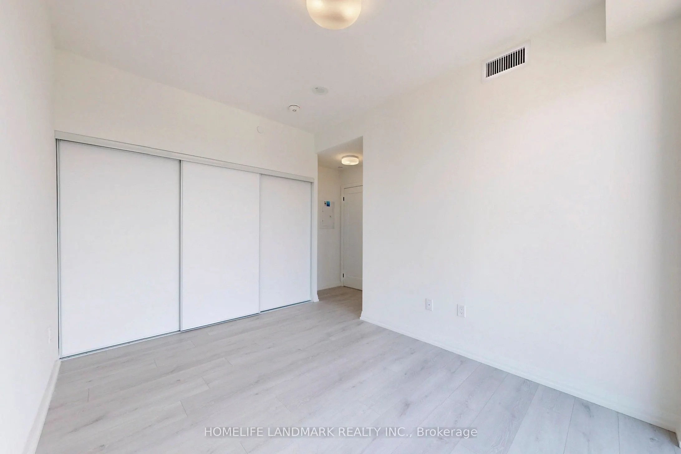 280 Dundas Street W, #2211