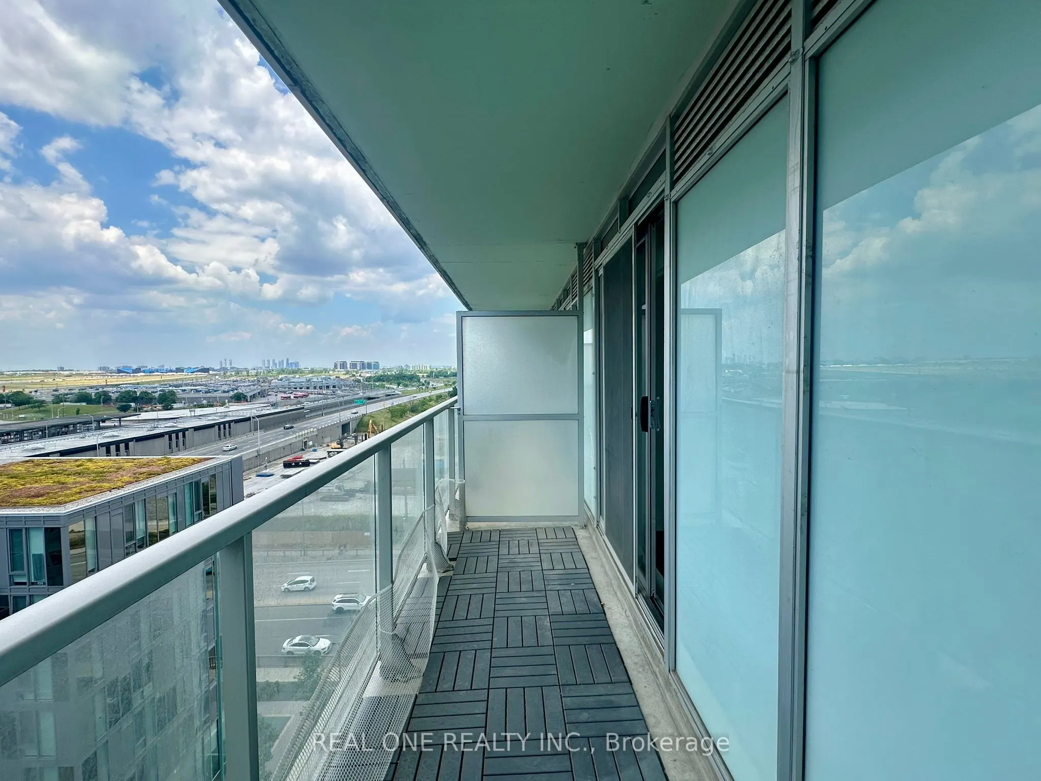 565 Wilson Avenue, #904W