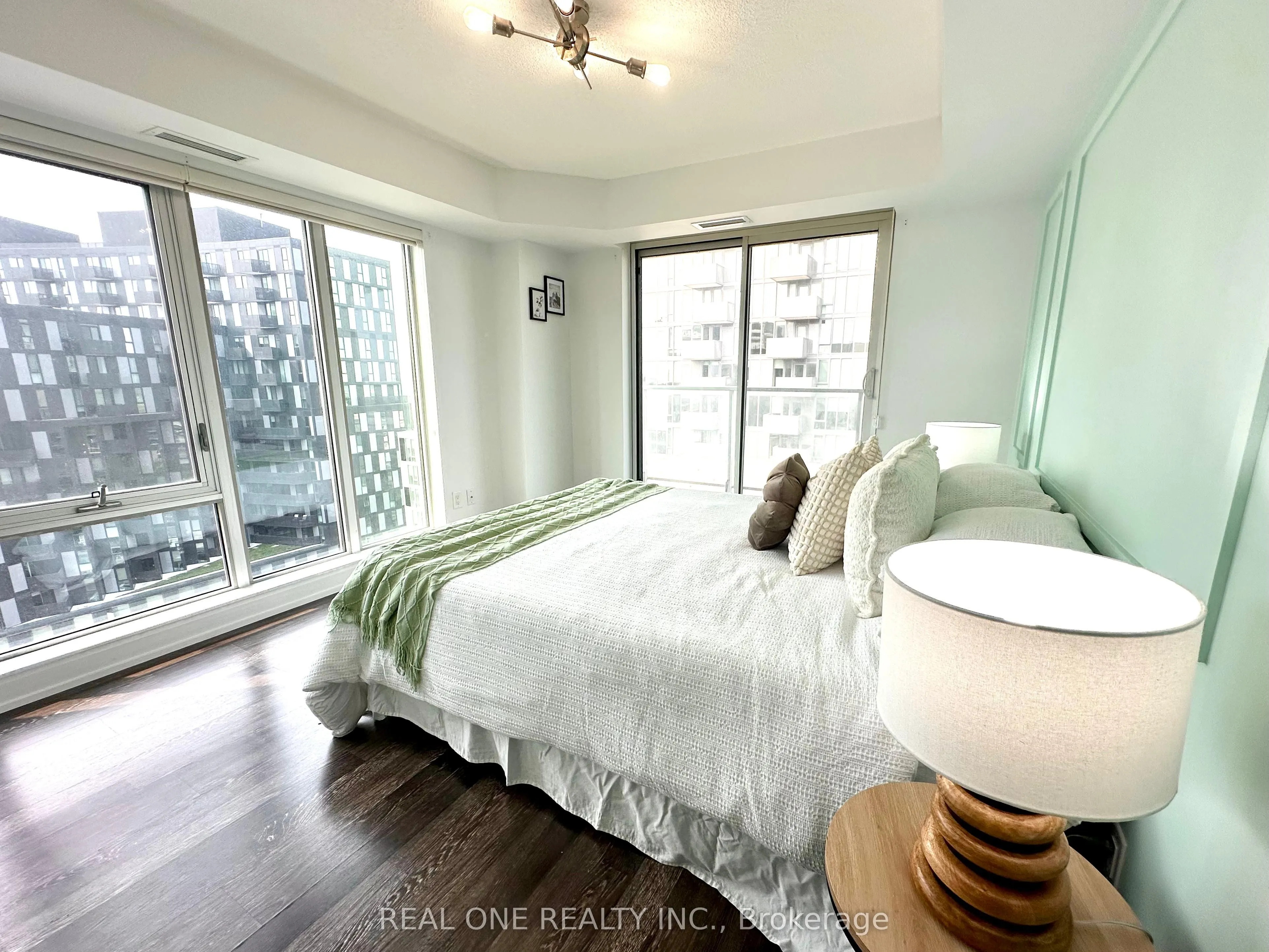 565 Wilson Avenue, #904W