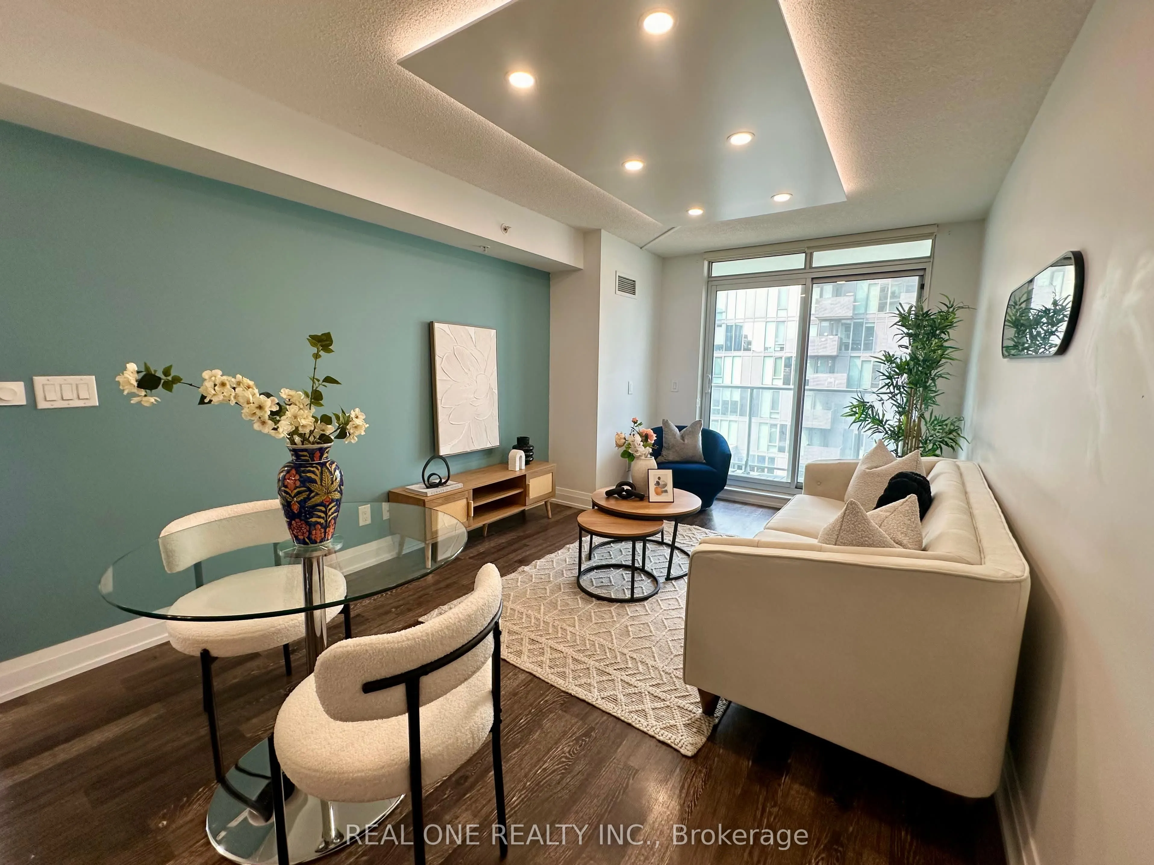 565 Wilson Avenue, #904W