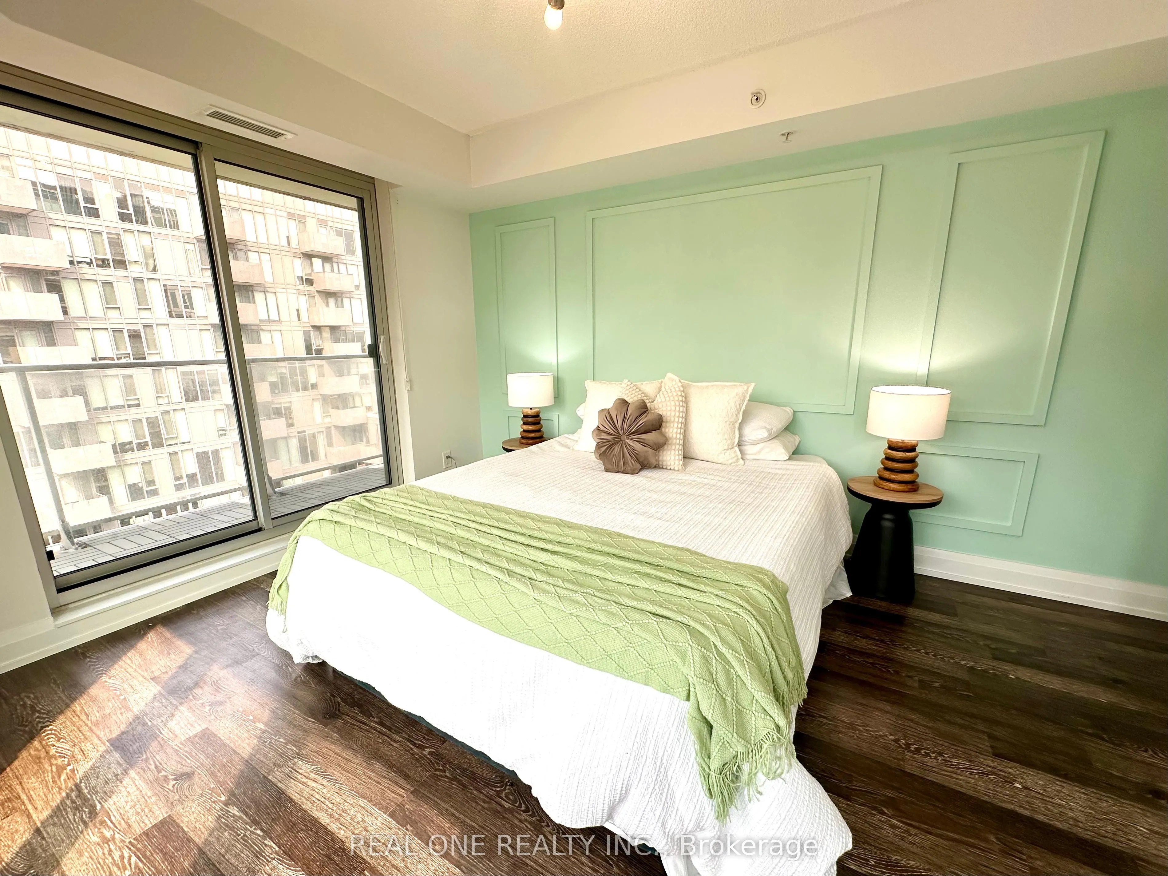 565 Wilson Avenue, #904W