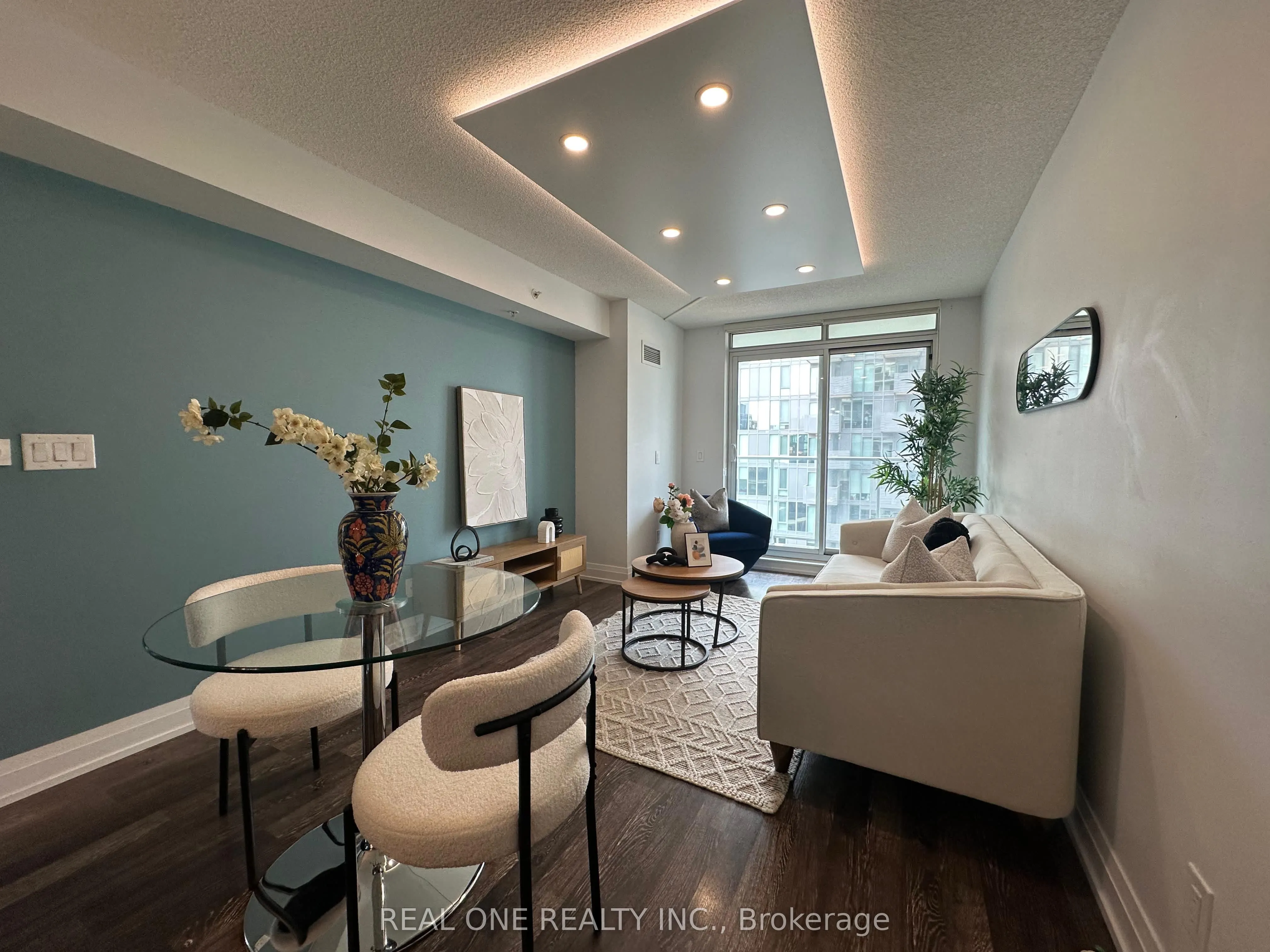 565 Wilson Avenue, #904W