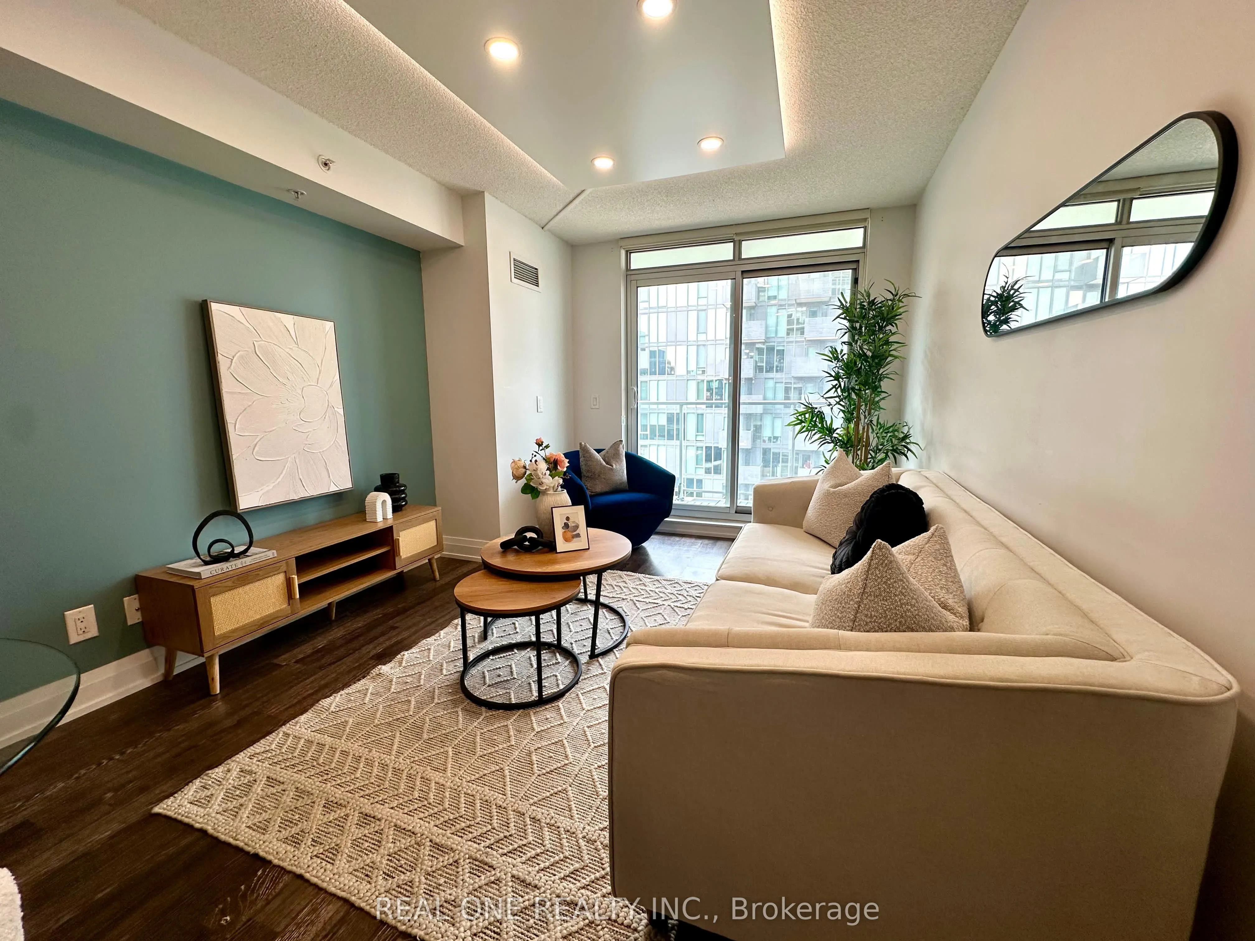 565 Wilson Avenue, #904W