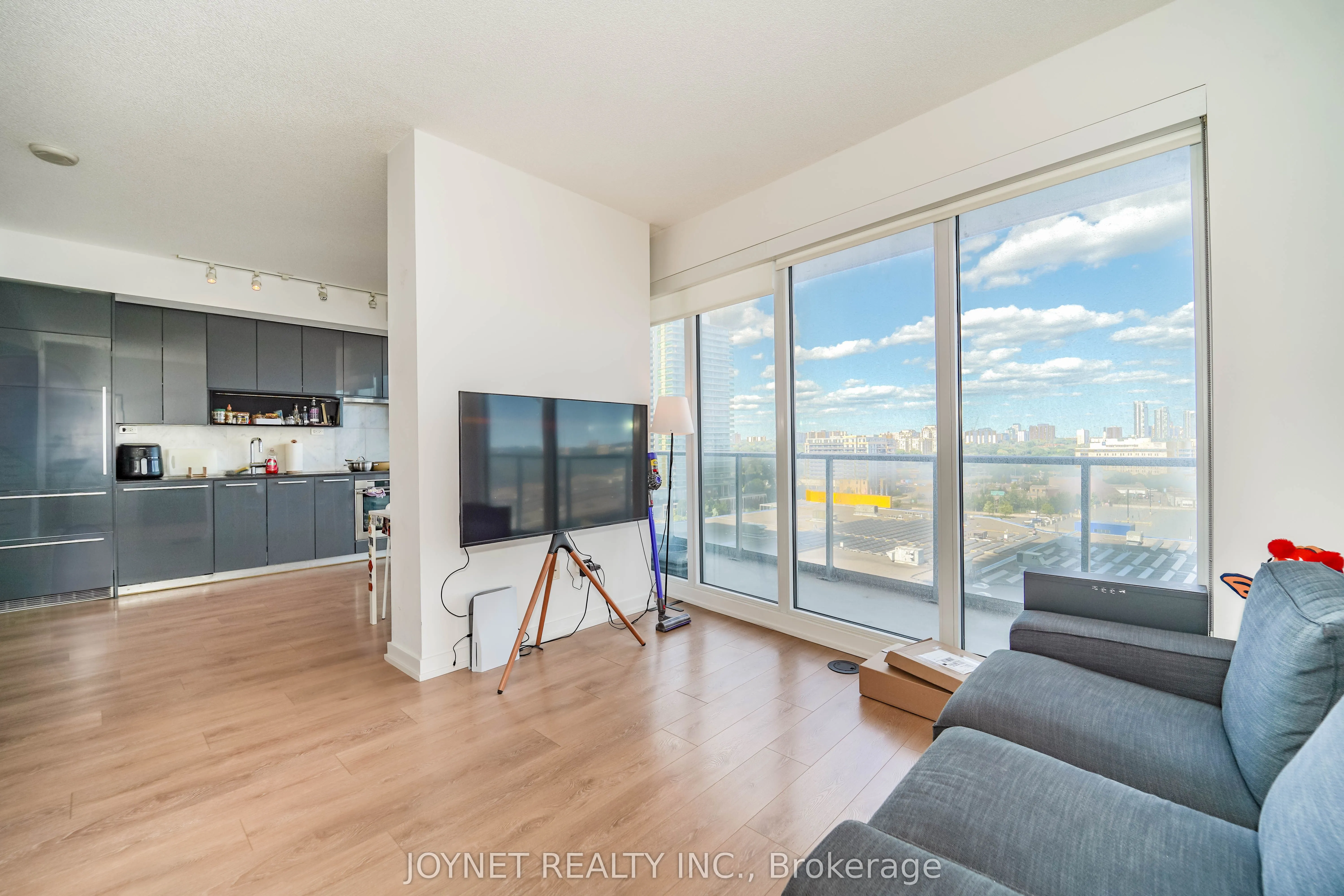 117 Mcmahon Drive, #701