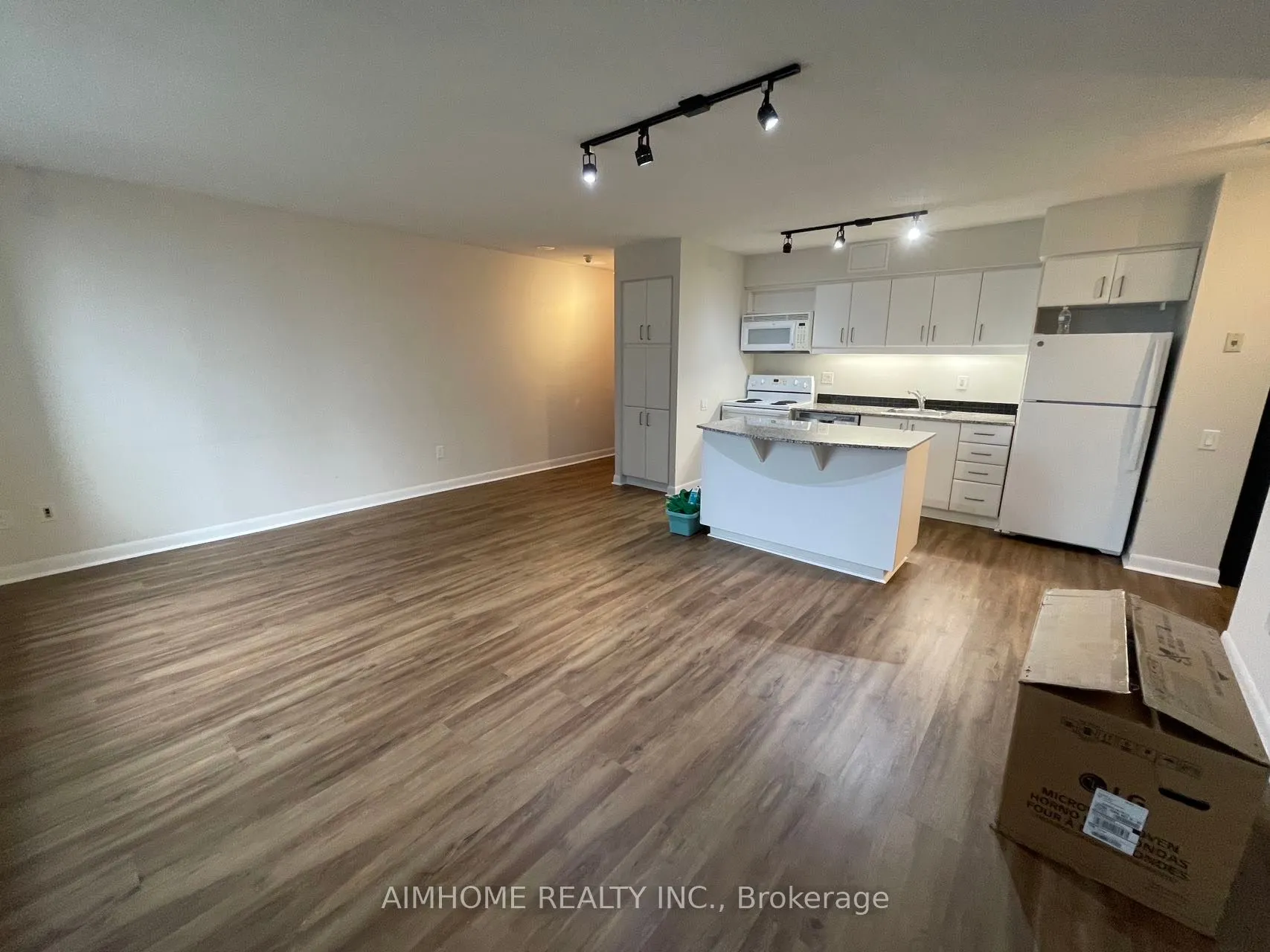 33 Sheppard Avenue E, #906