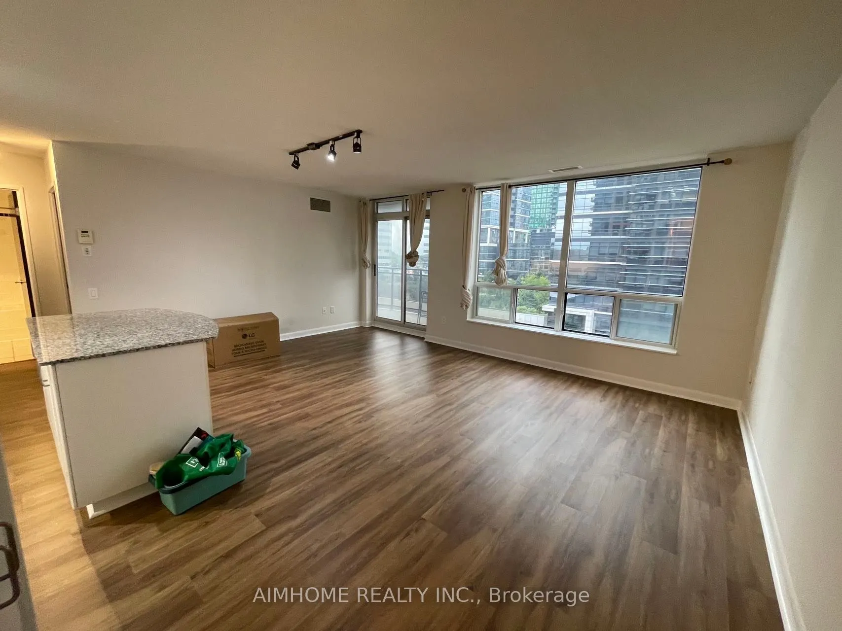 33 Sheppard Avenue E, #906