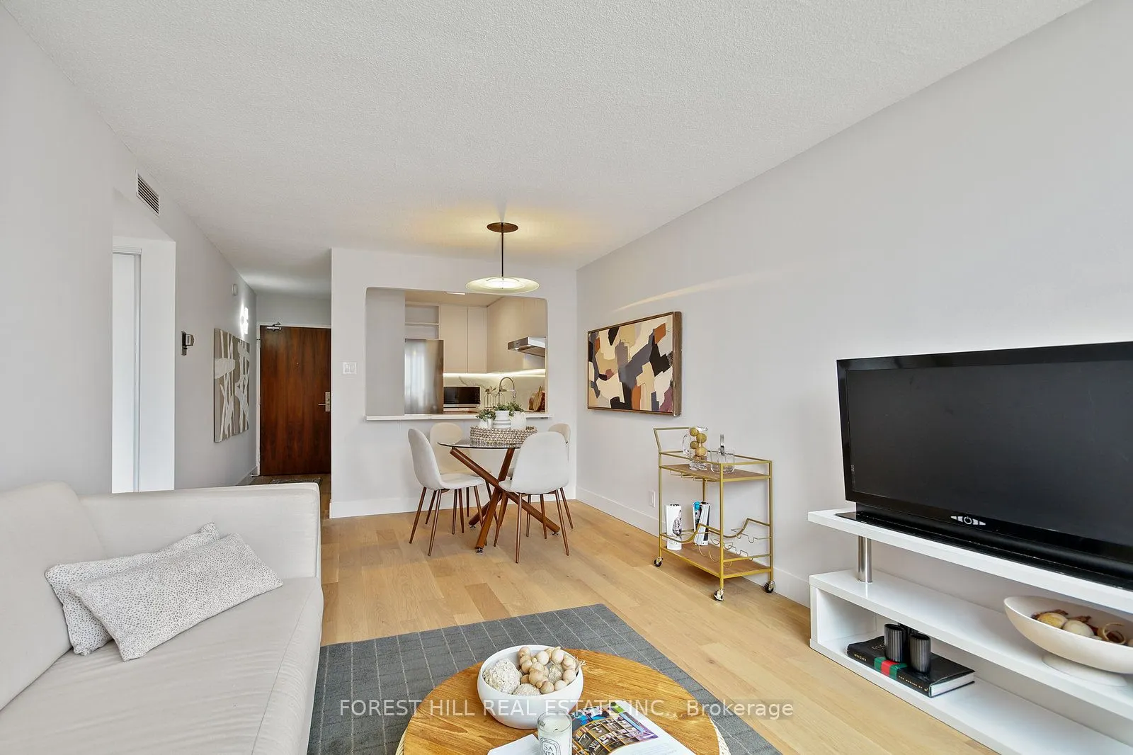 914 Yonge Street, #1604