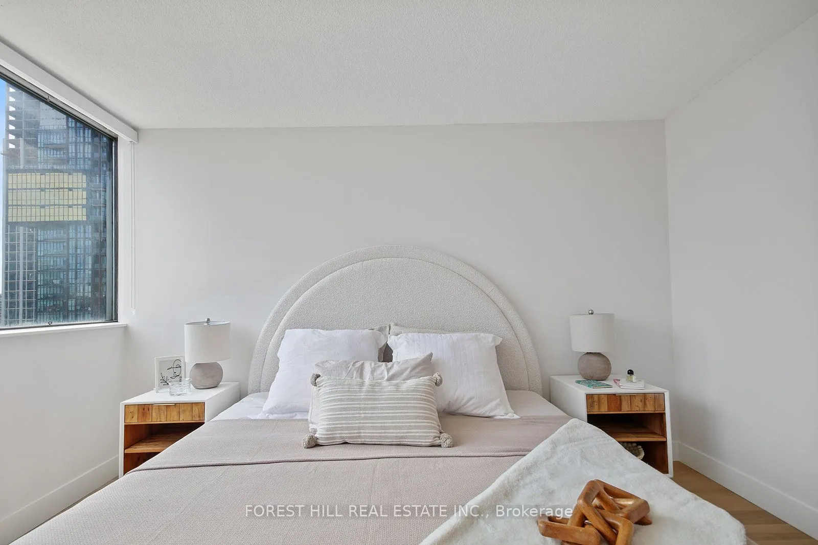 914 Yonge Street, #1604