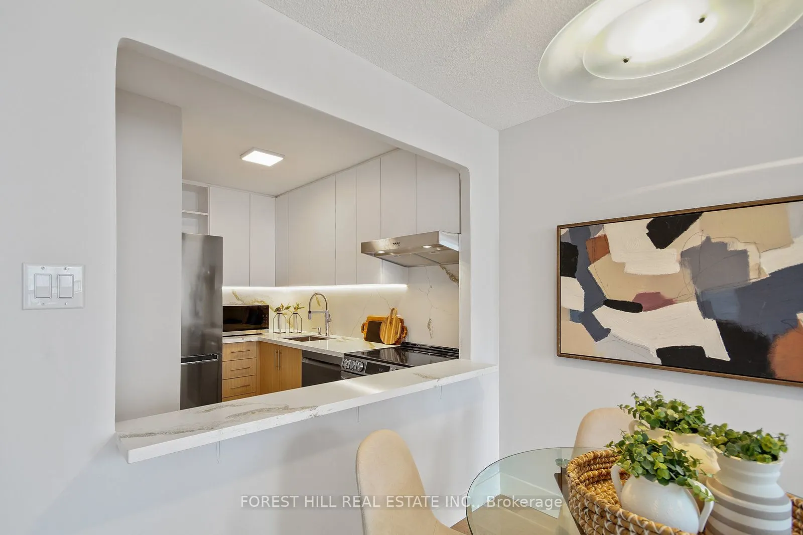914 Yonge Street, #1604
