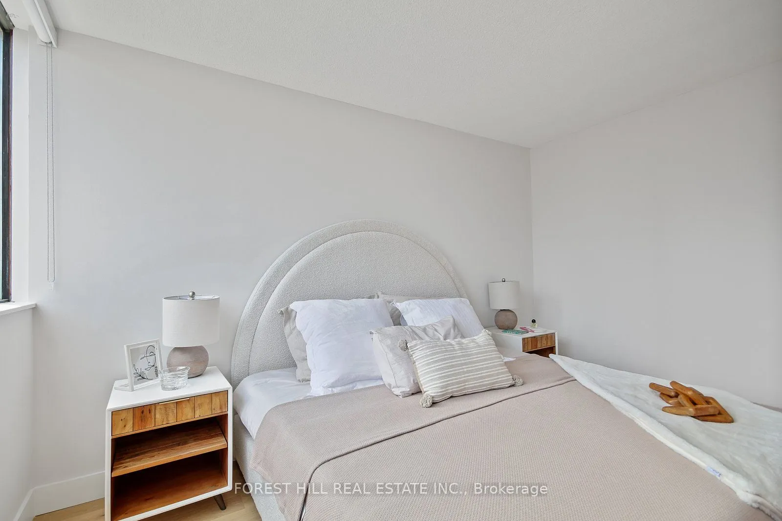 914 Yonge Street, #1604