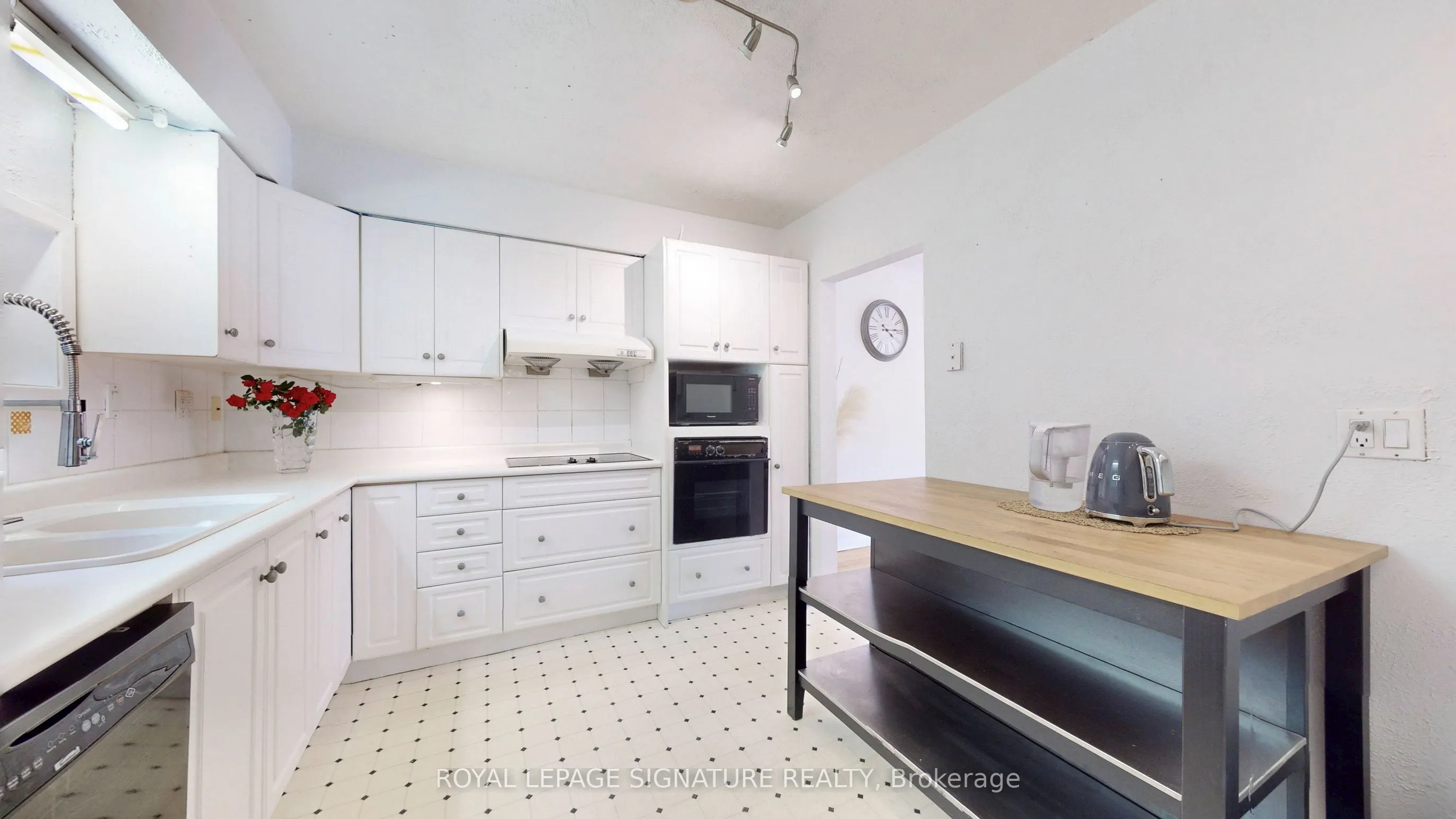 6 Esterbrooke Avenue, #76