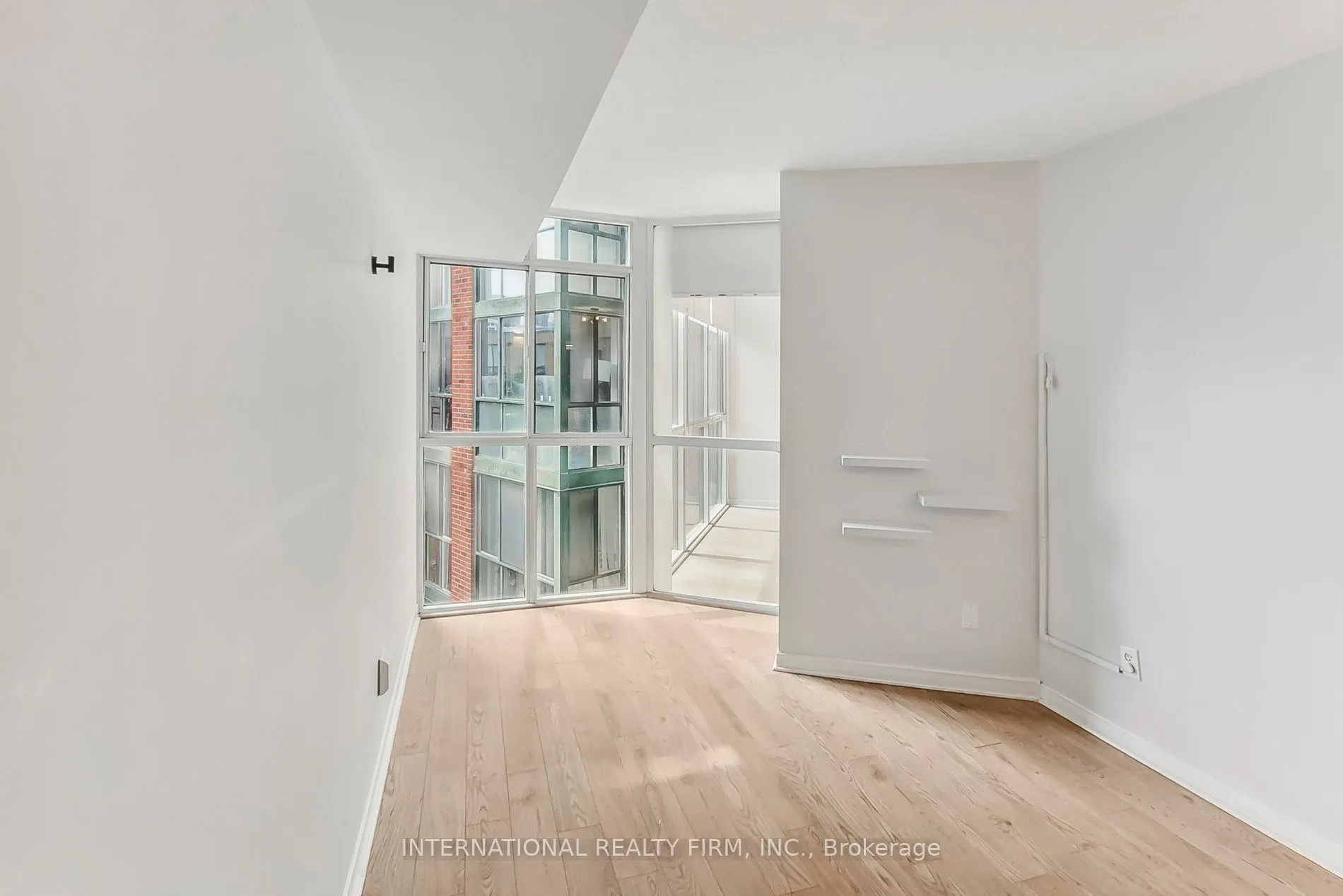 801 King Street W, #628
