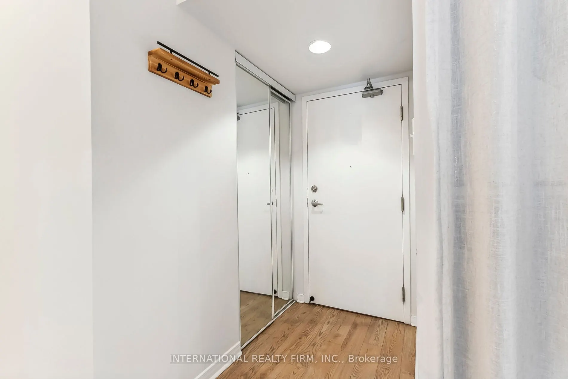 801 King Street W, #628