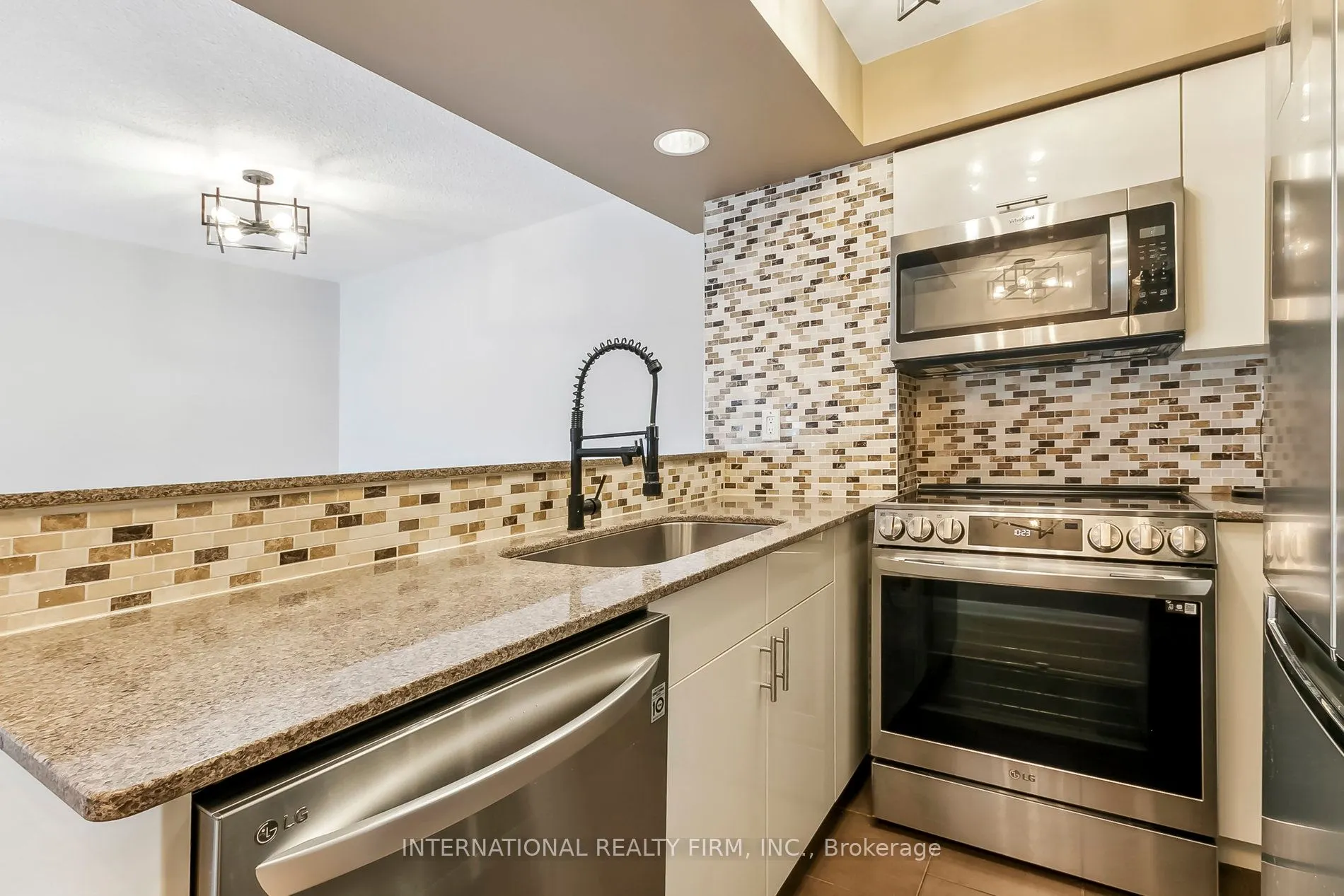 801 King Street W, #628