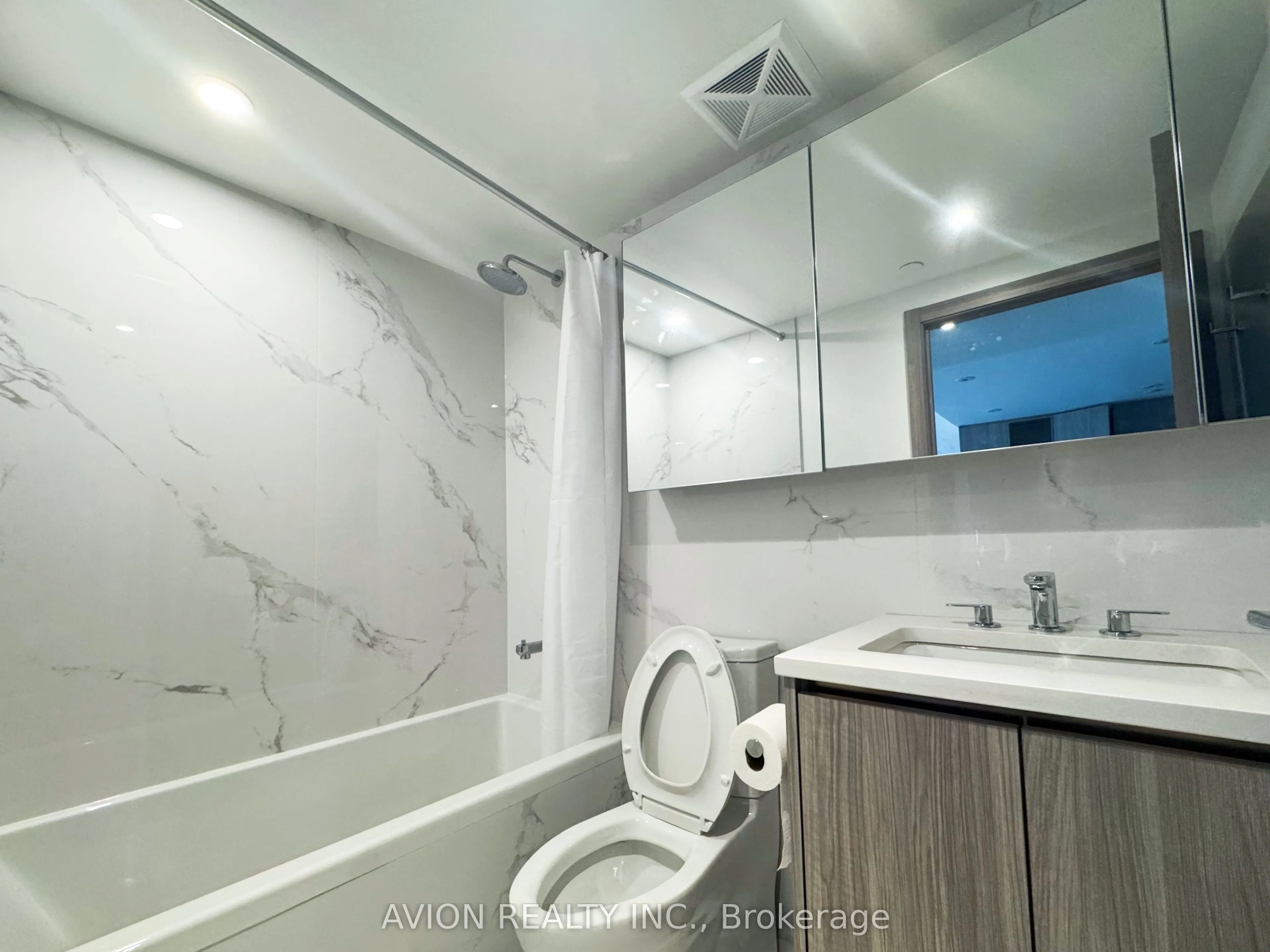 27 Mcmahon Drive, #3002