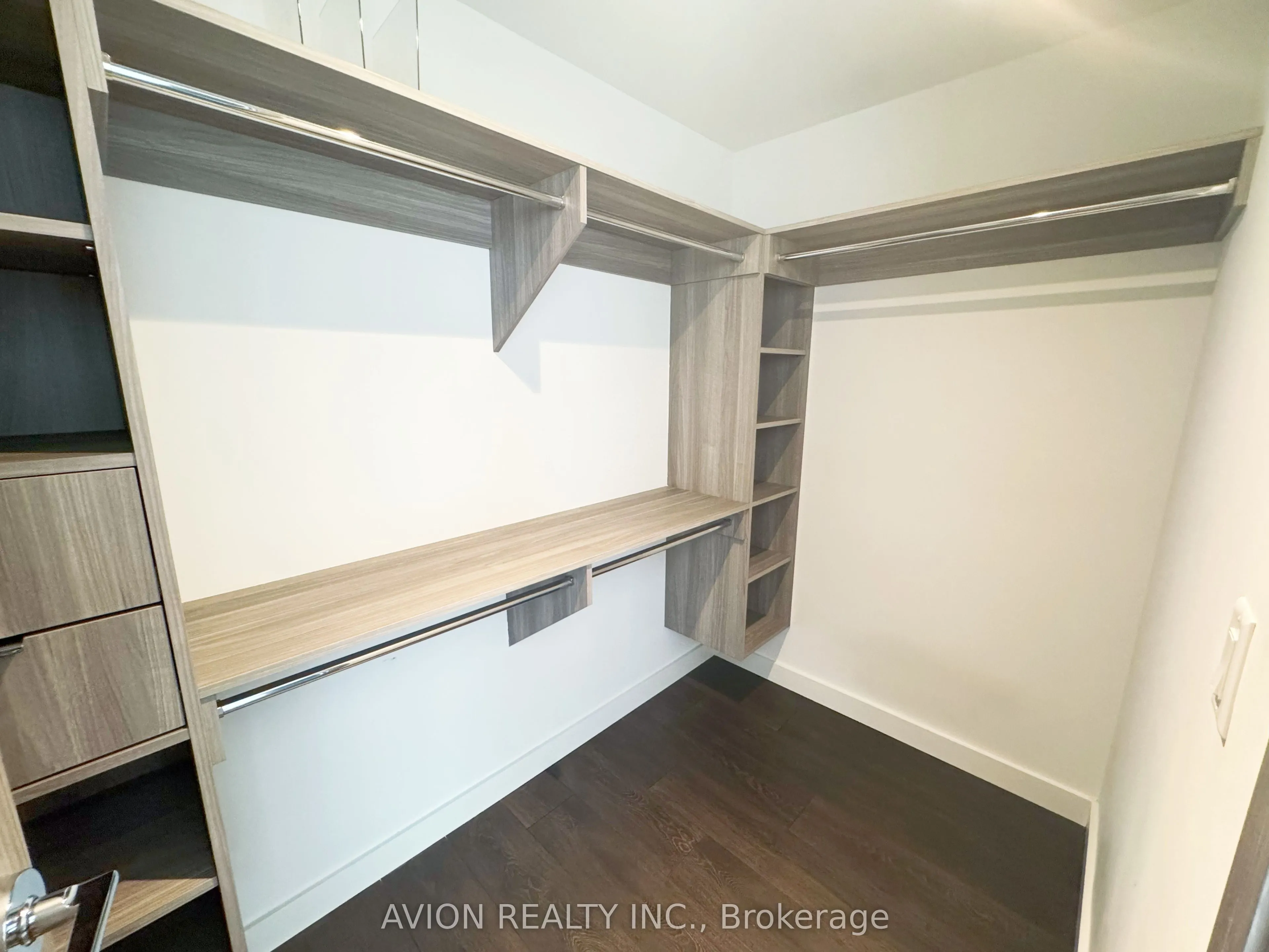 27 Mcmahon Drive, #3002