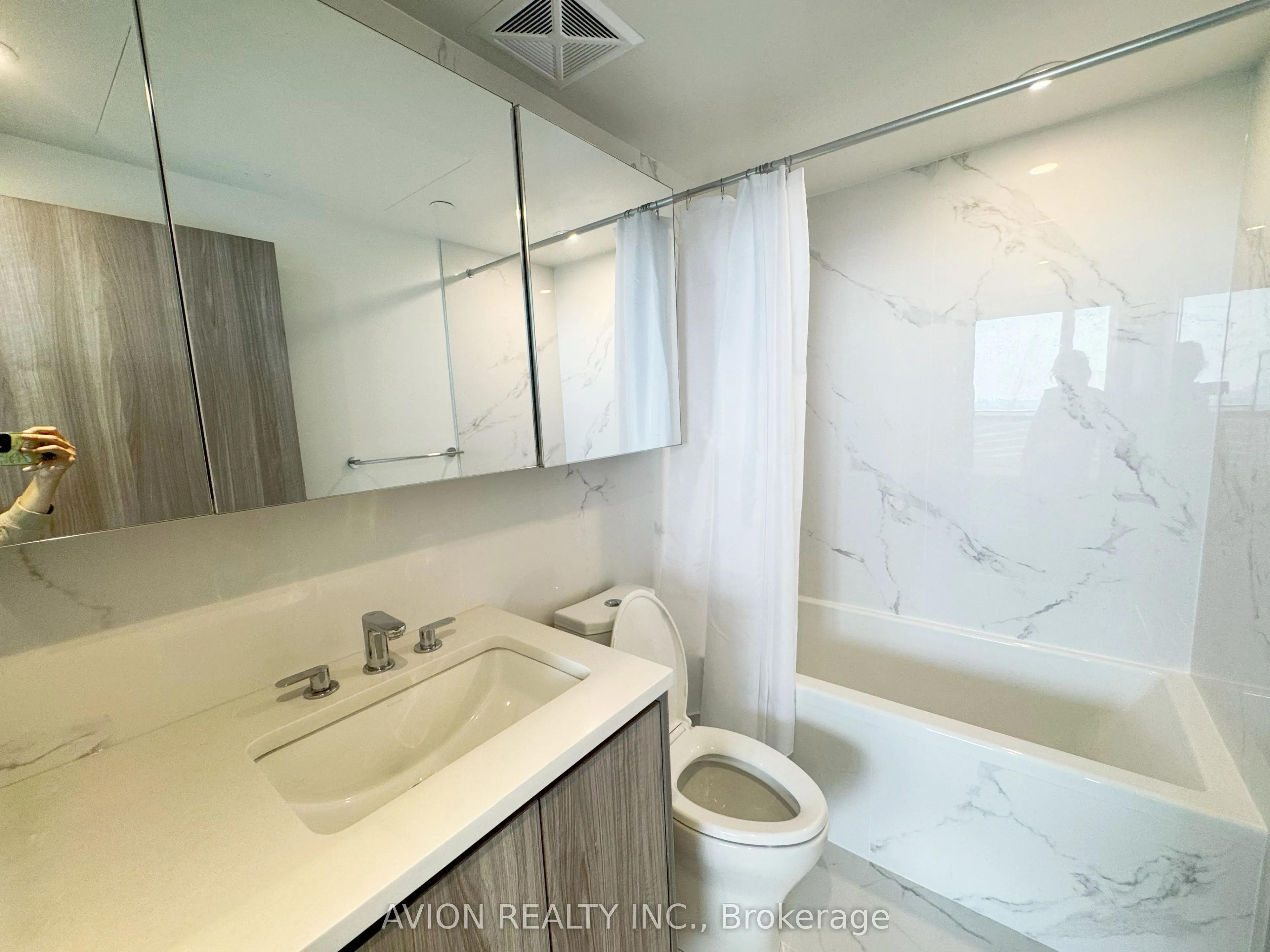 27 Mcmahon Drive, #3002