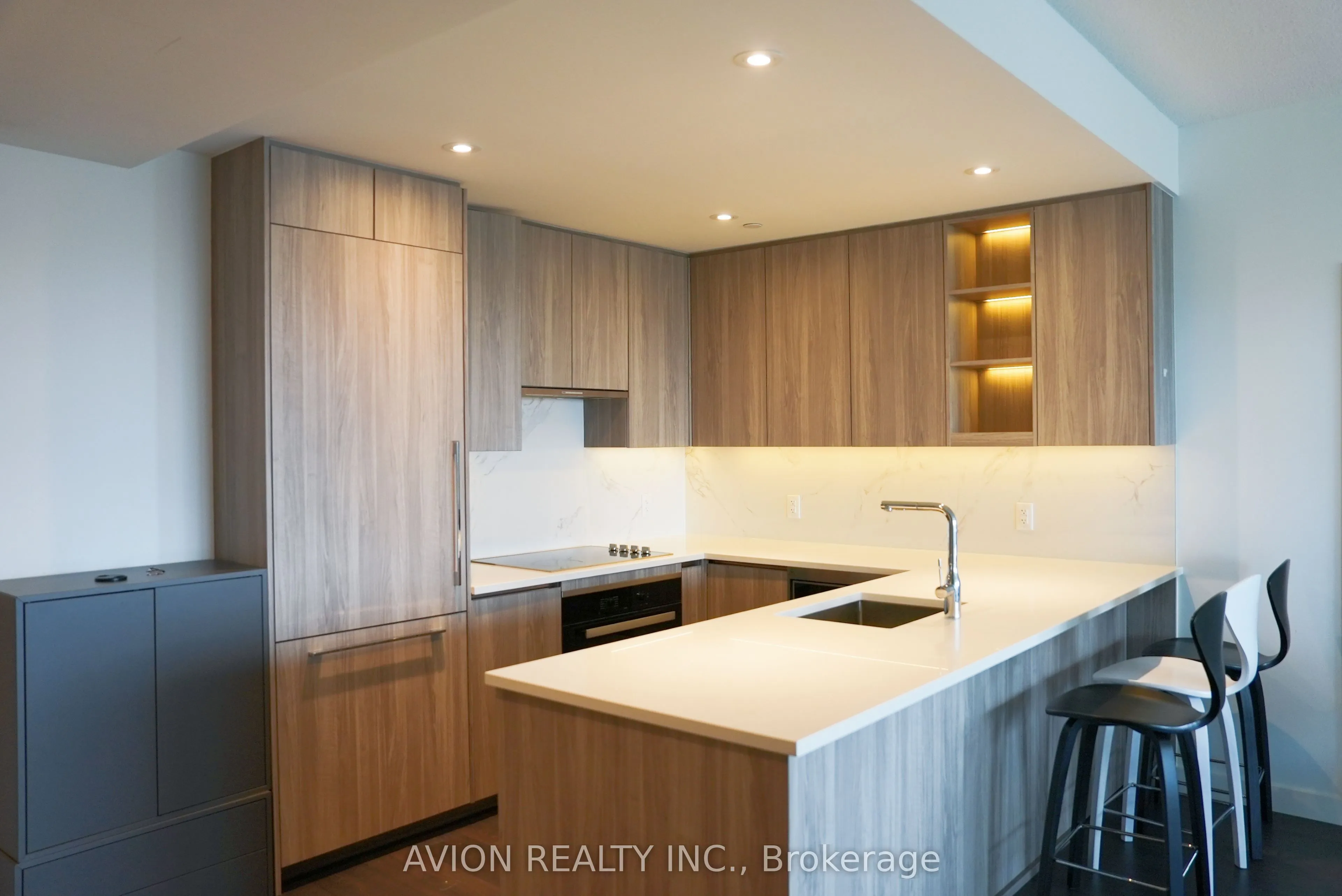 27 Mcmahon Drive, #3002