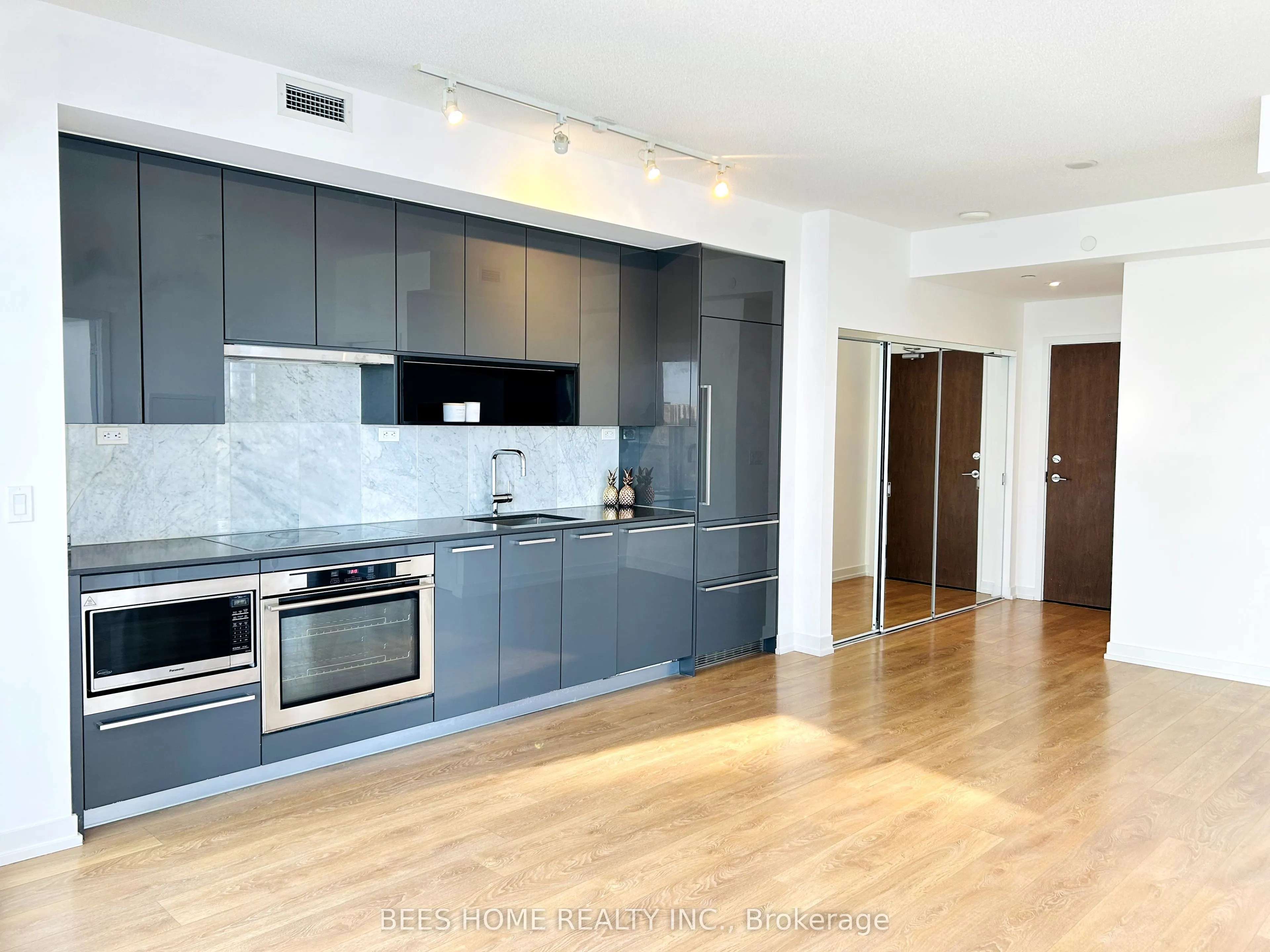 115 McMahon Drive, #1905