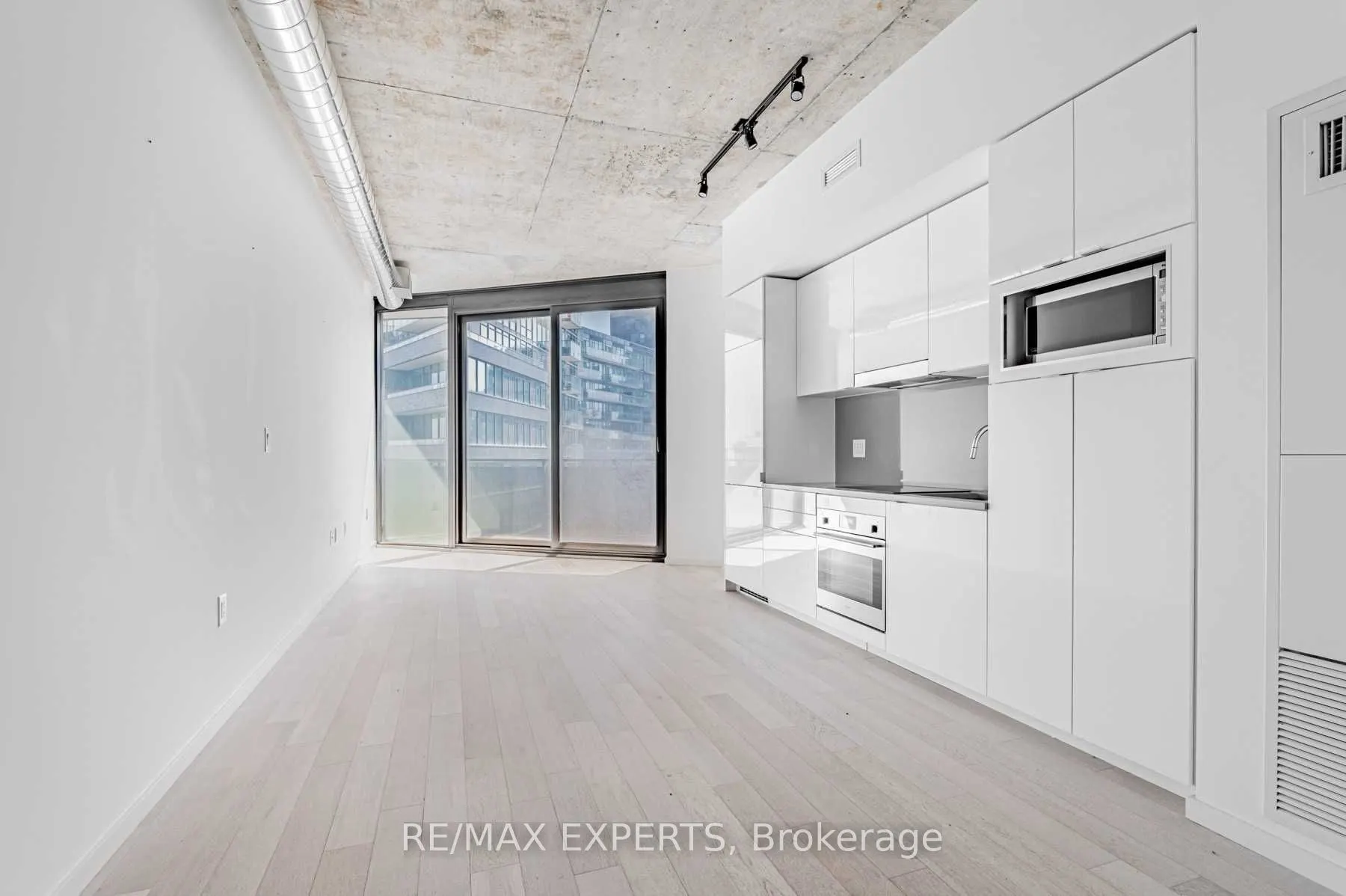 21 Lawren Harris Square, #602