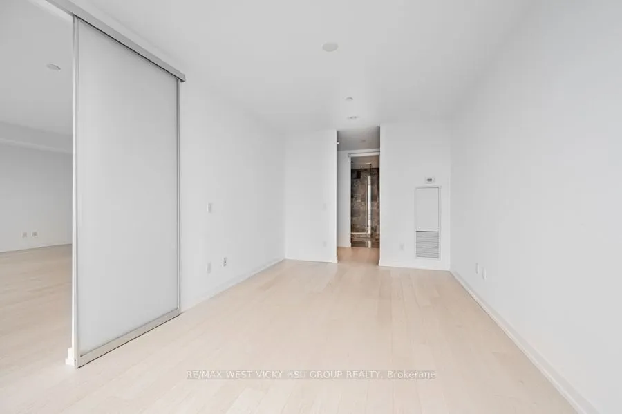 488 University Avenue, #5302