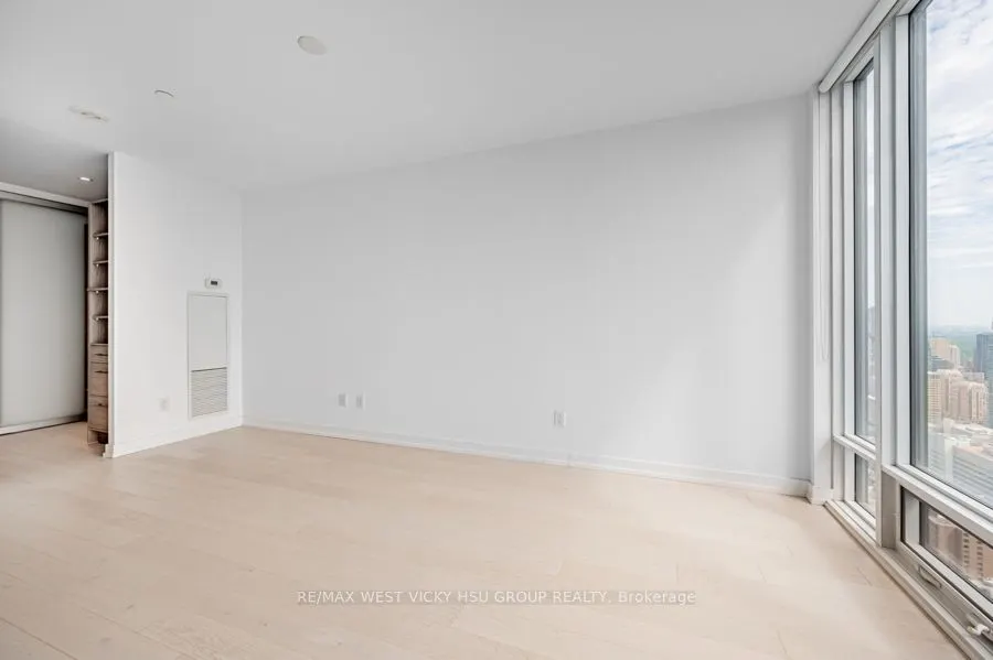 488 University Avenue, #5302