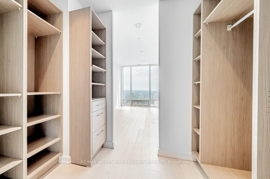 488 University Avenue, #5302