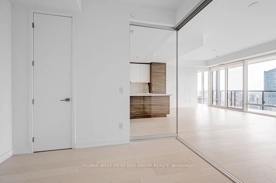 488 University Avenue, #5302