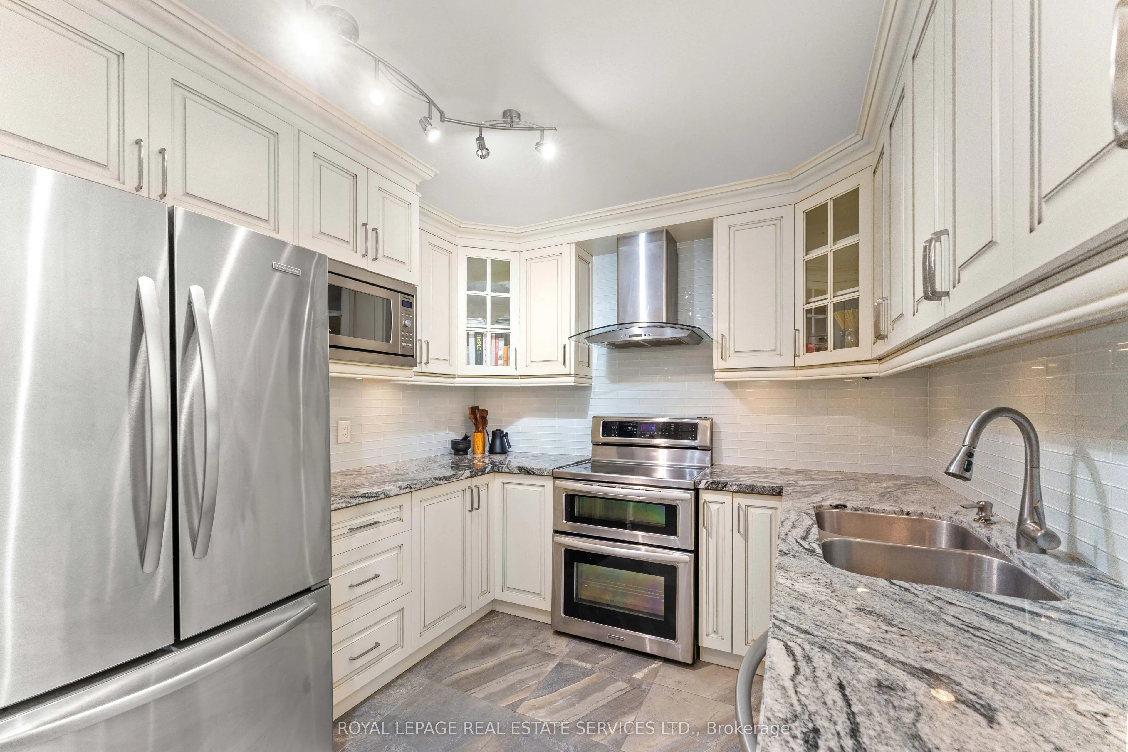 5444 Yonge Street, #1711