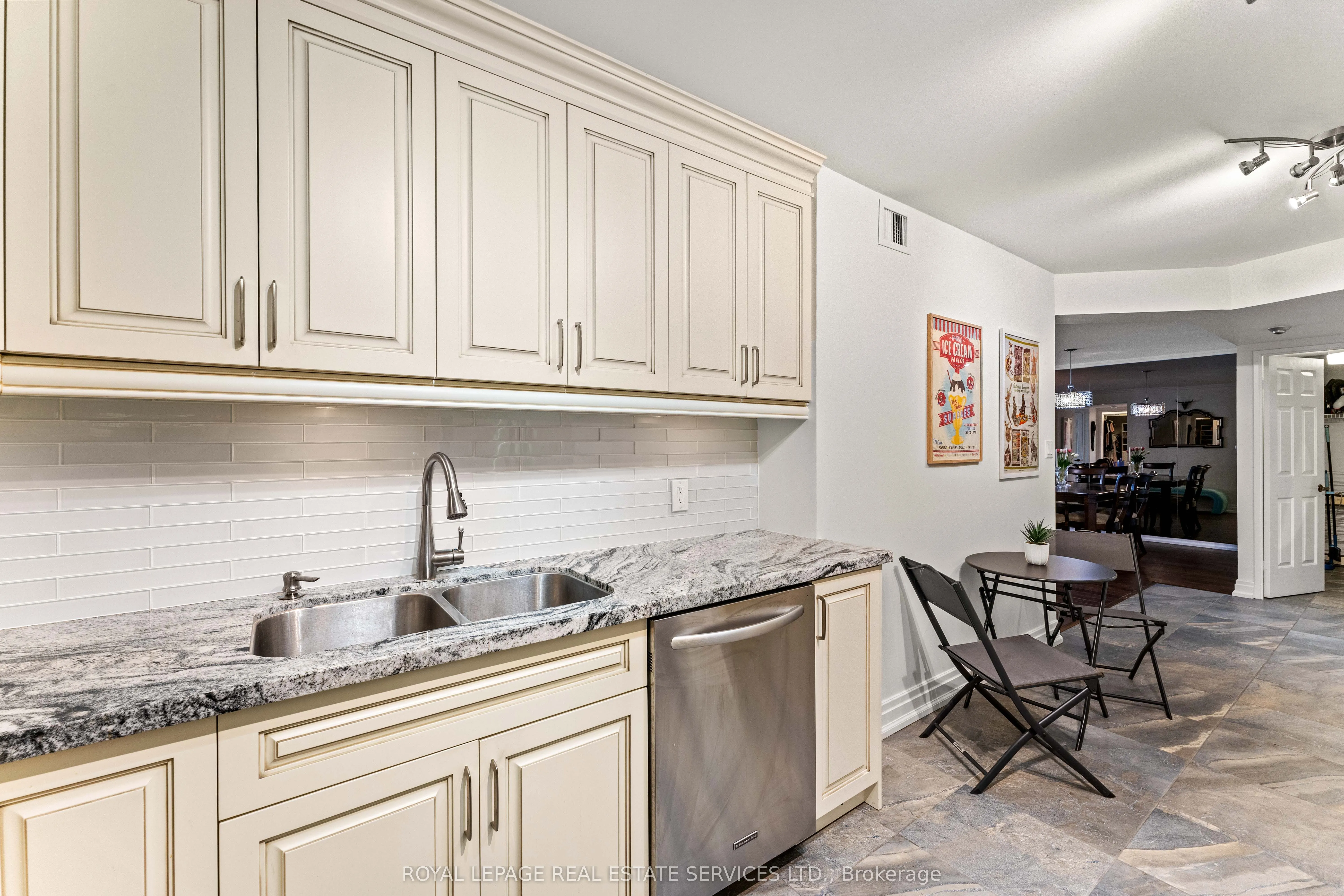 5444 Yonge Street, #1711