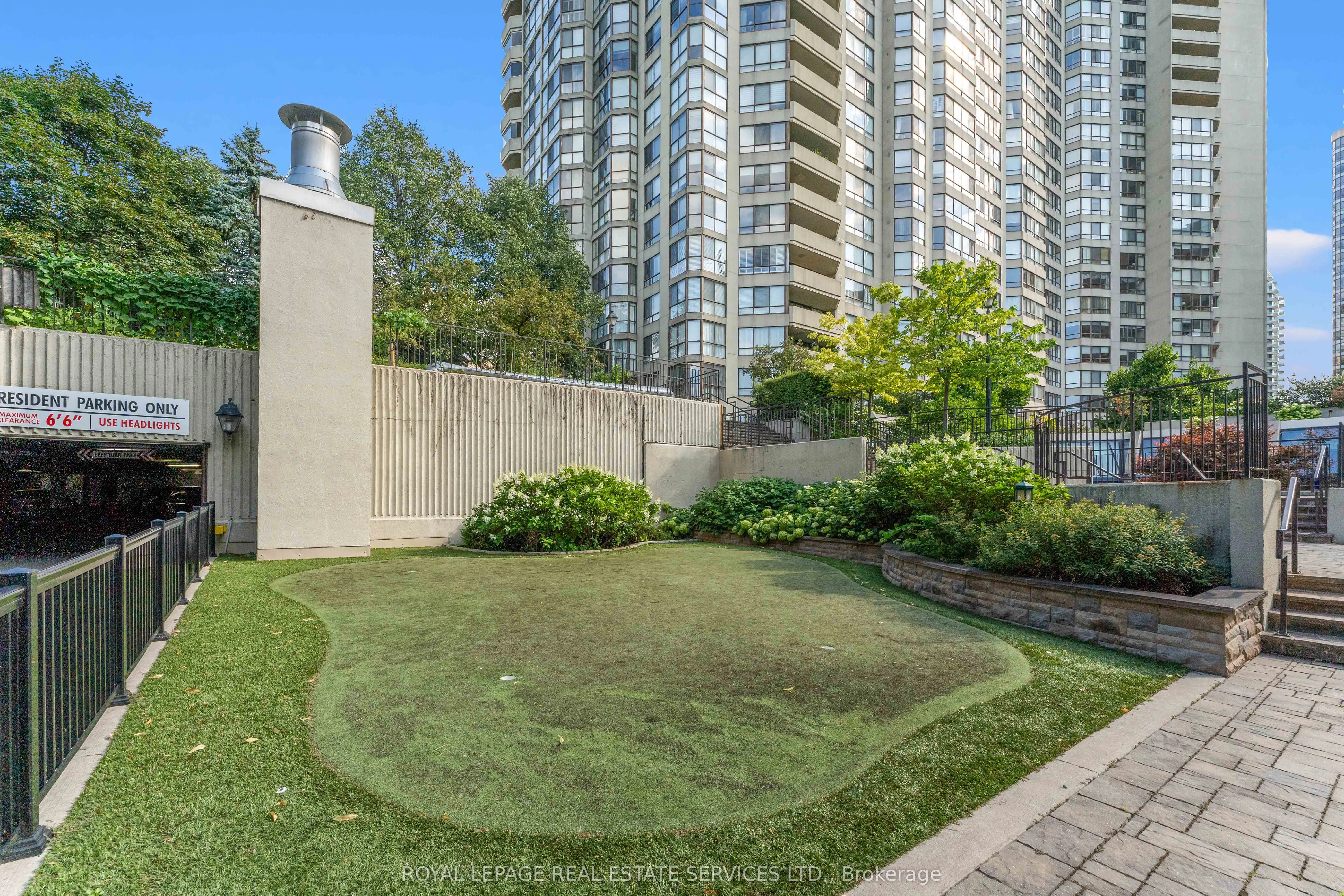 5444 Yonge Street, #1711