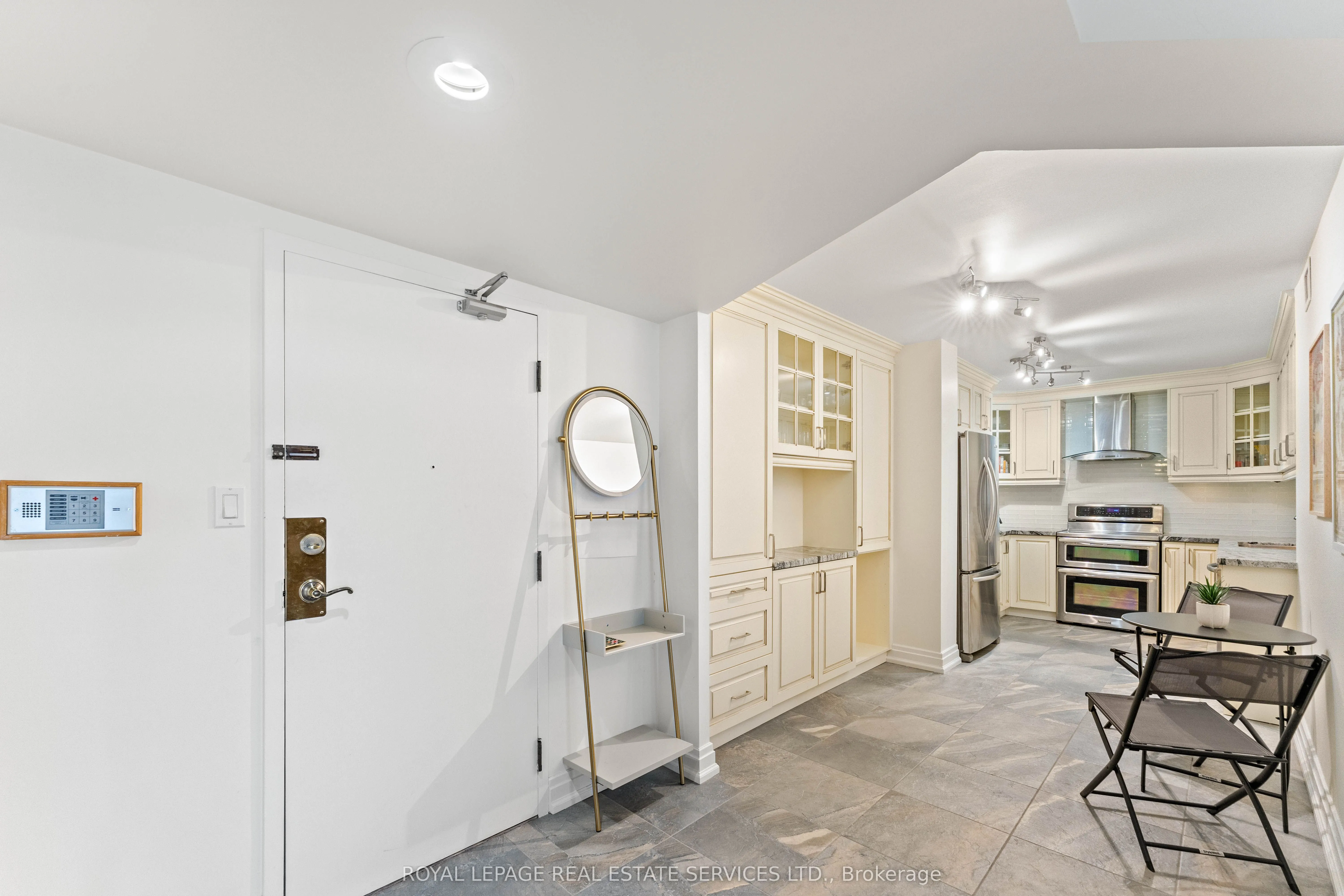5444 Yonge Street, #1711