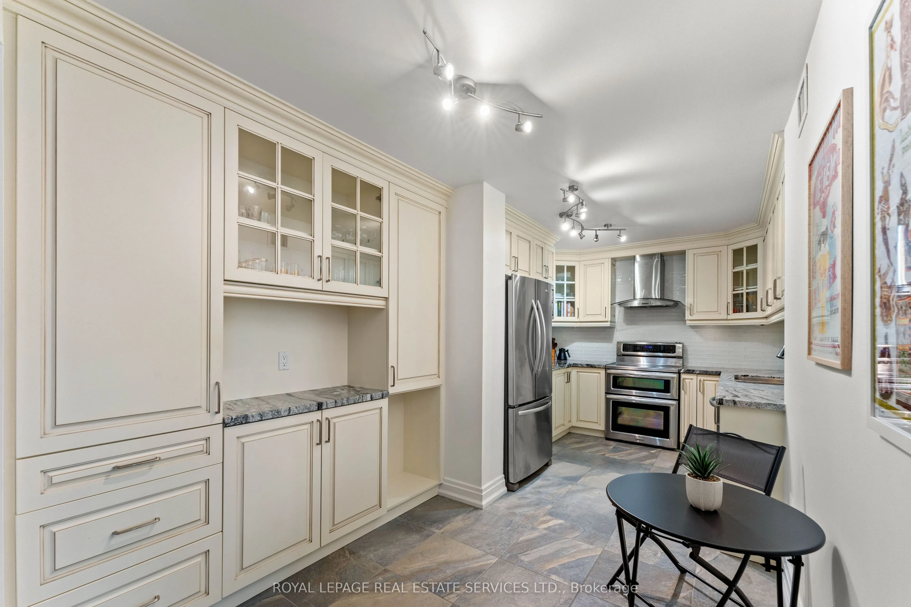 5444 Yonge Street, #1711