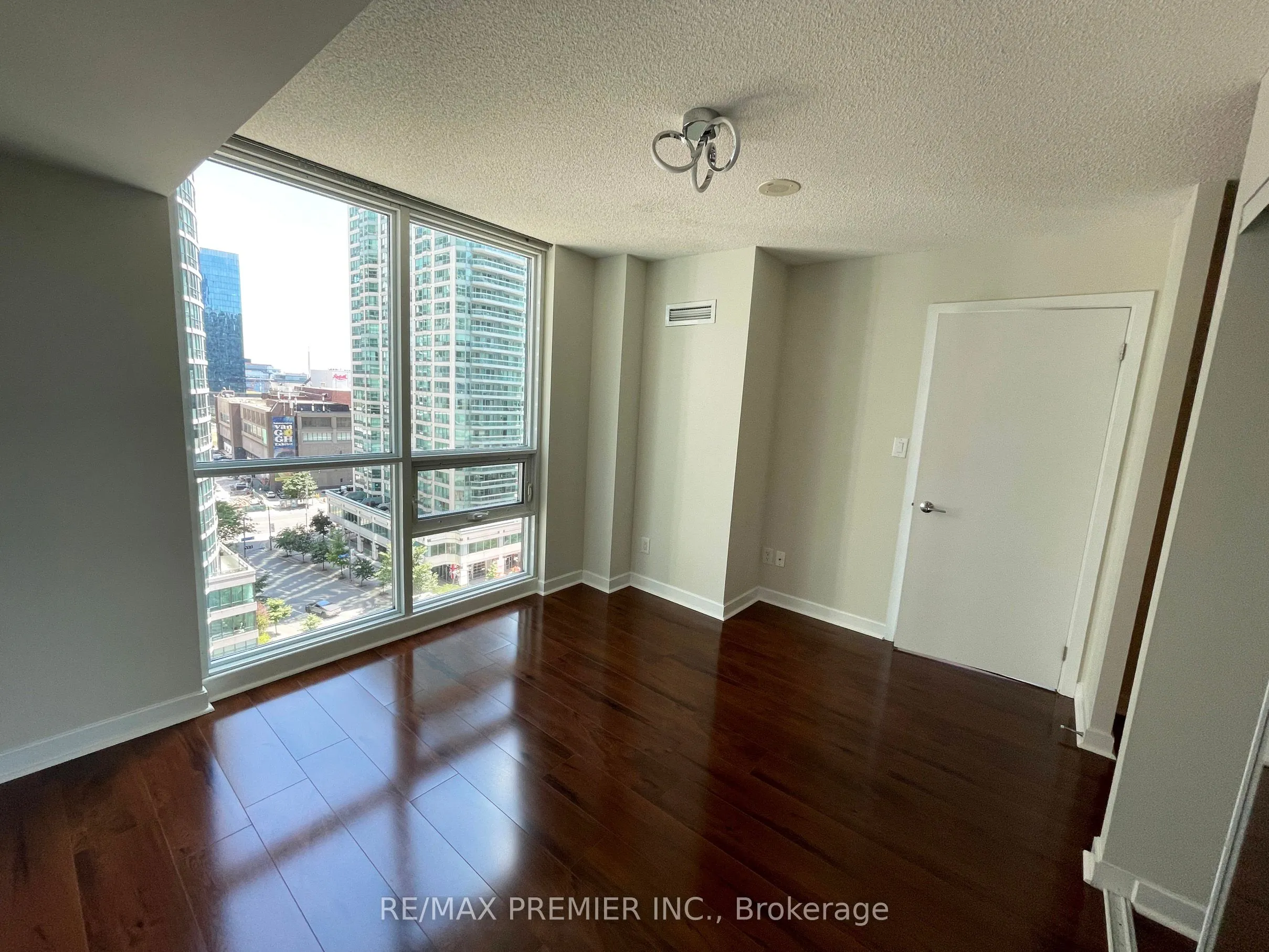 33 Bay Street, #1208