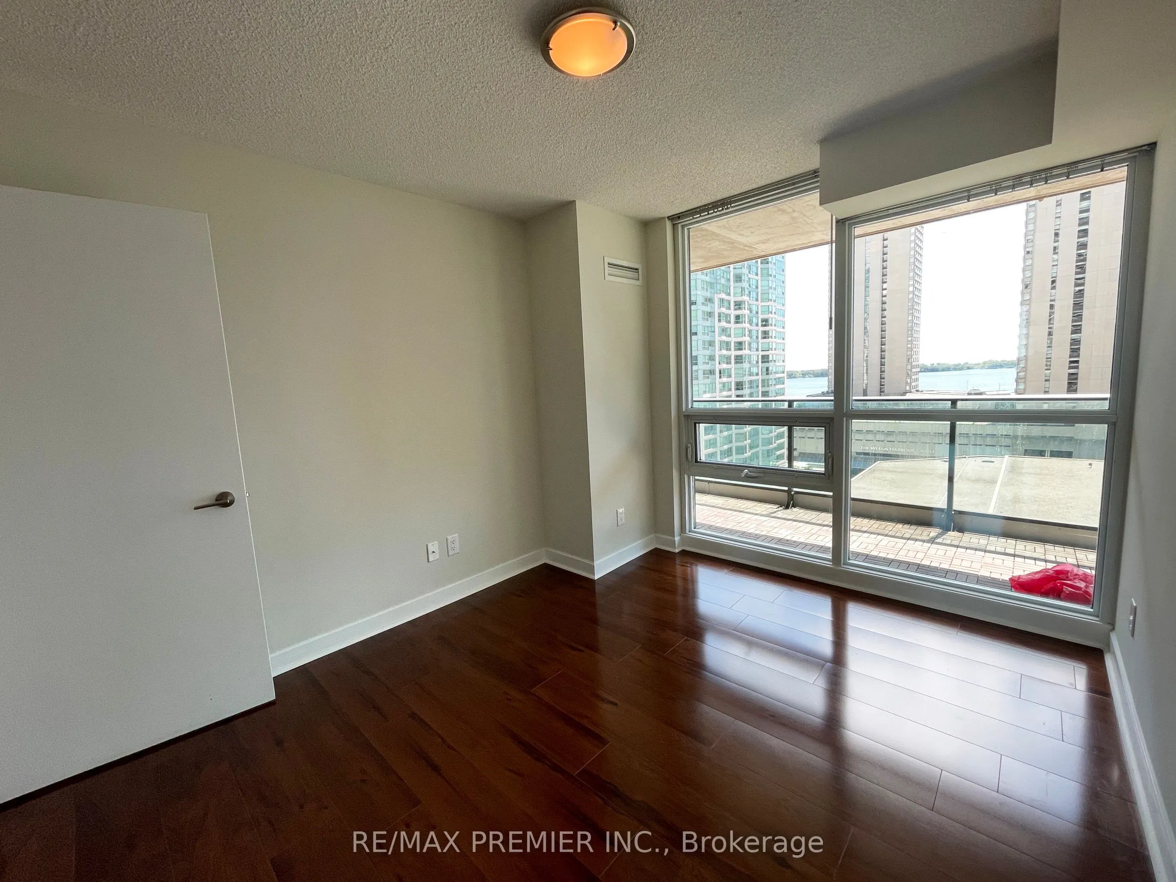 33 Bay Street, #1208