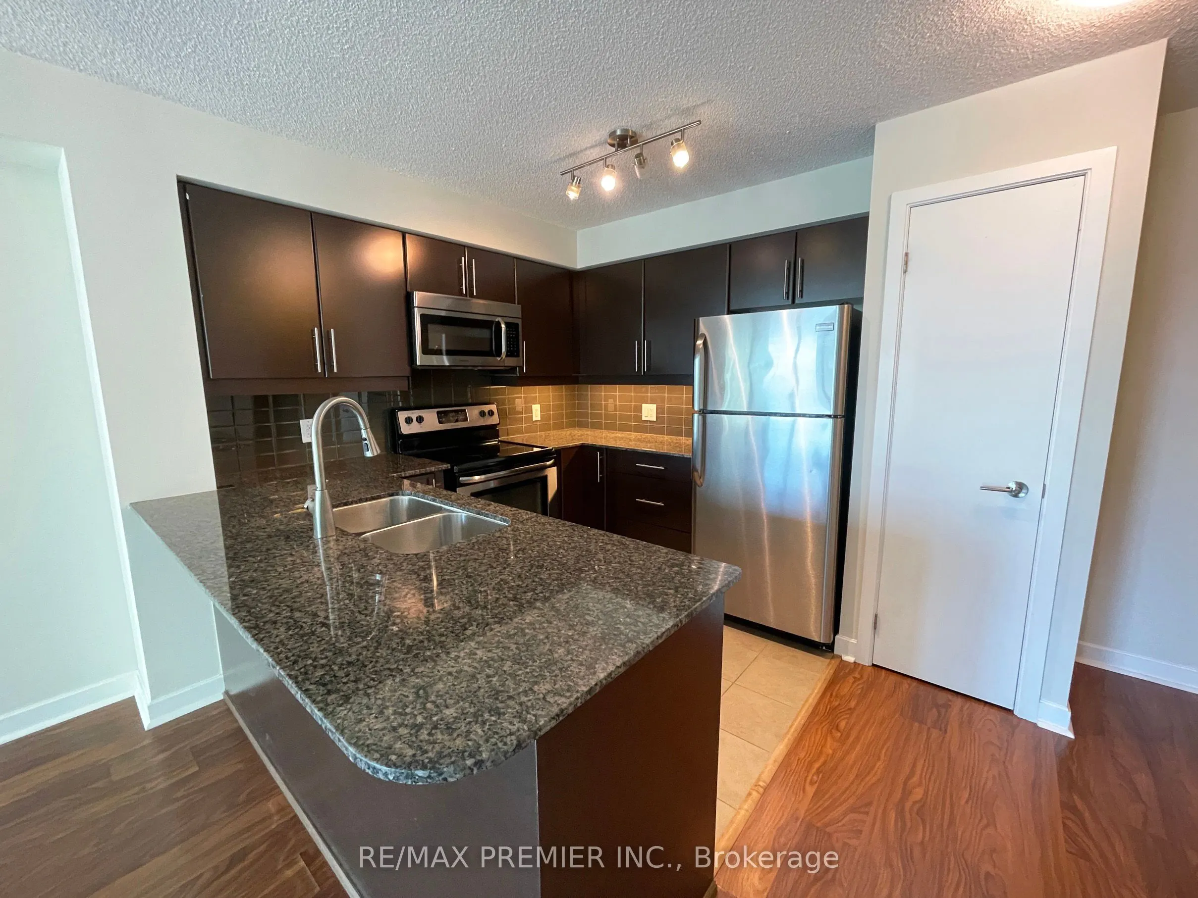 33 Bay Street, #1208