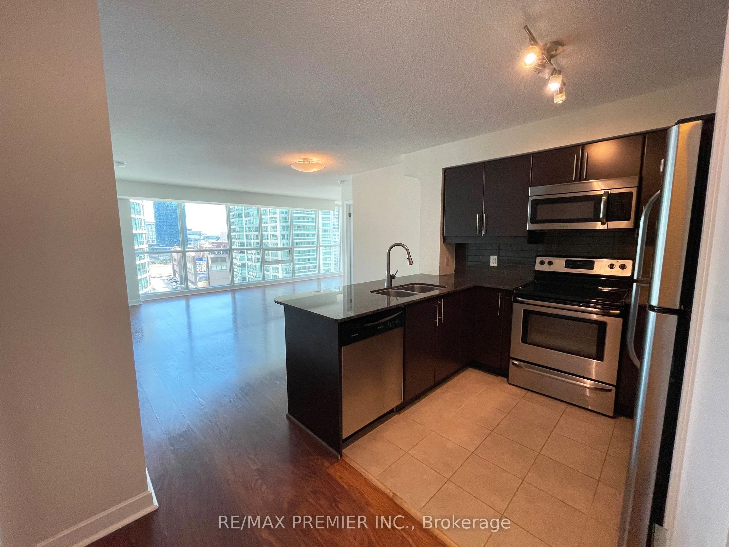 33 Bay Street, #1208