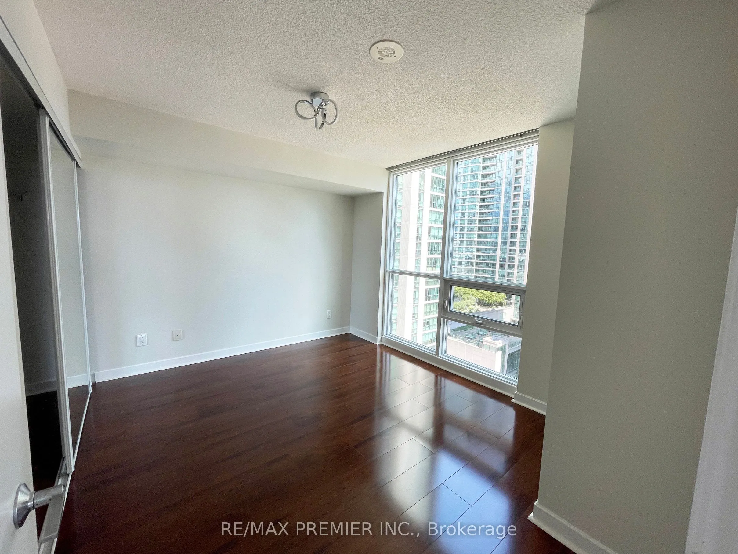 33 Bay Street, #1208