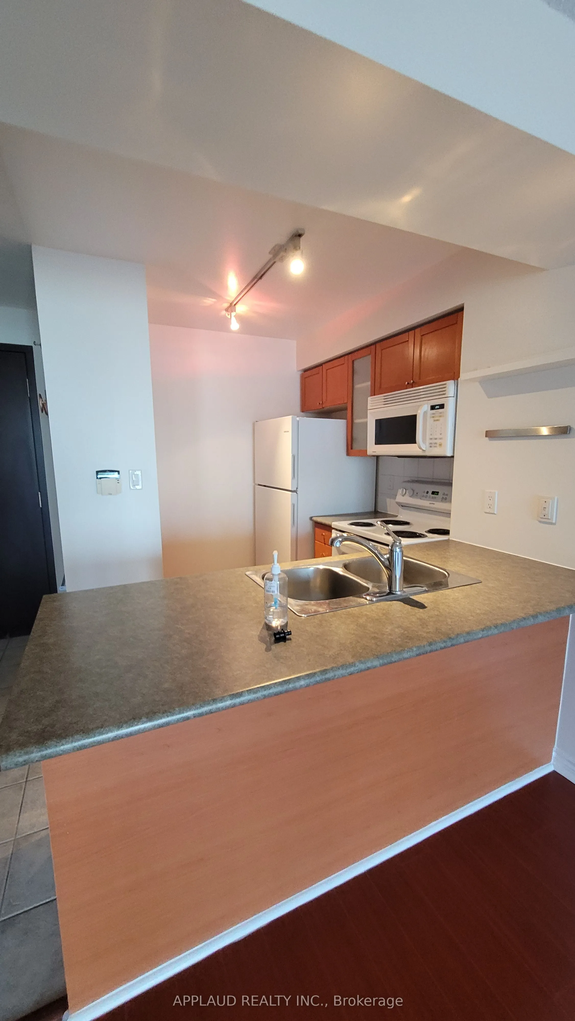 410 Queens Quay W, #1408