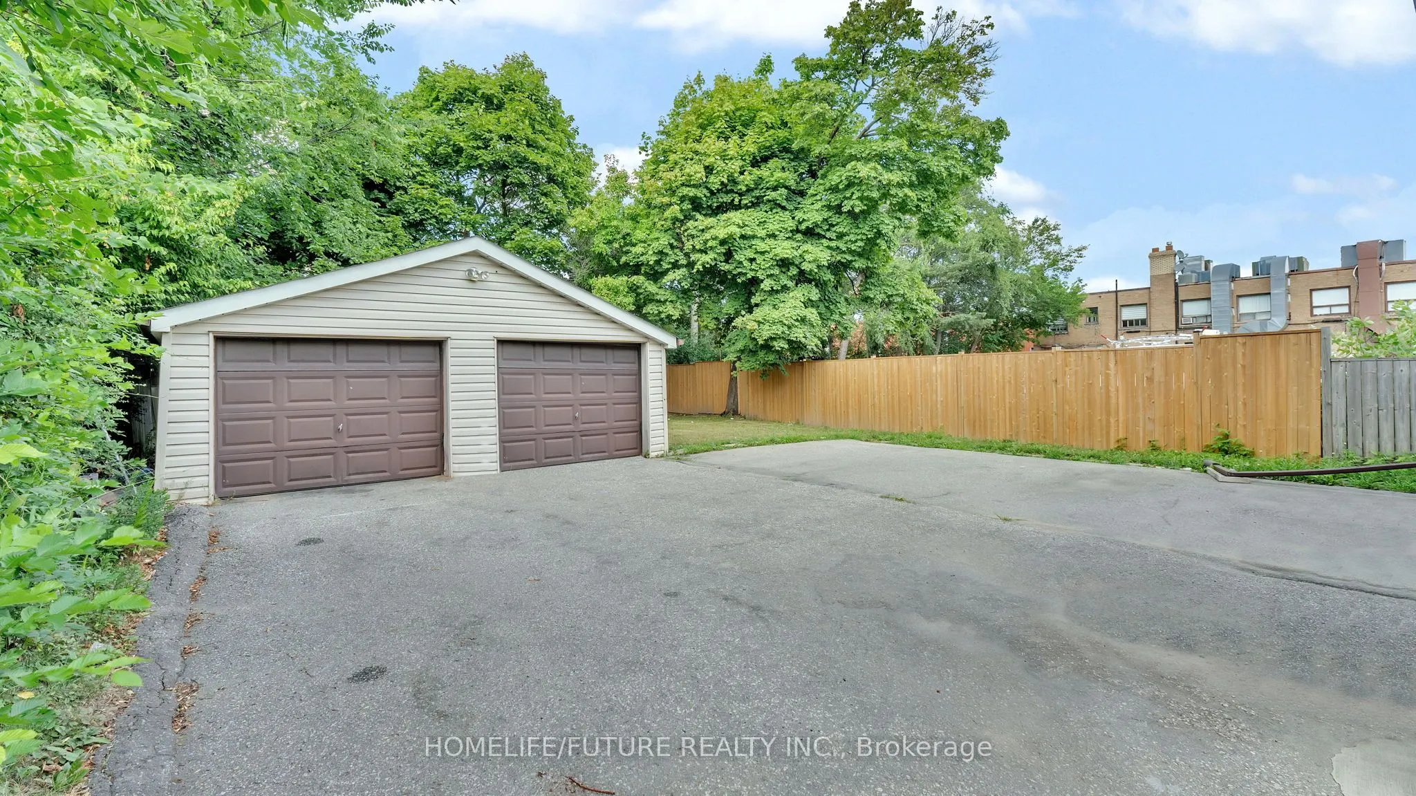 6 De Quincy Boulevard
