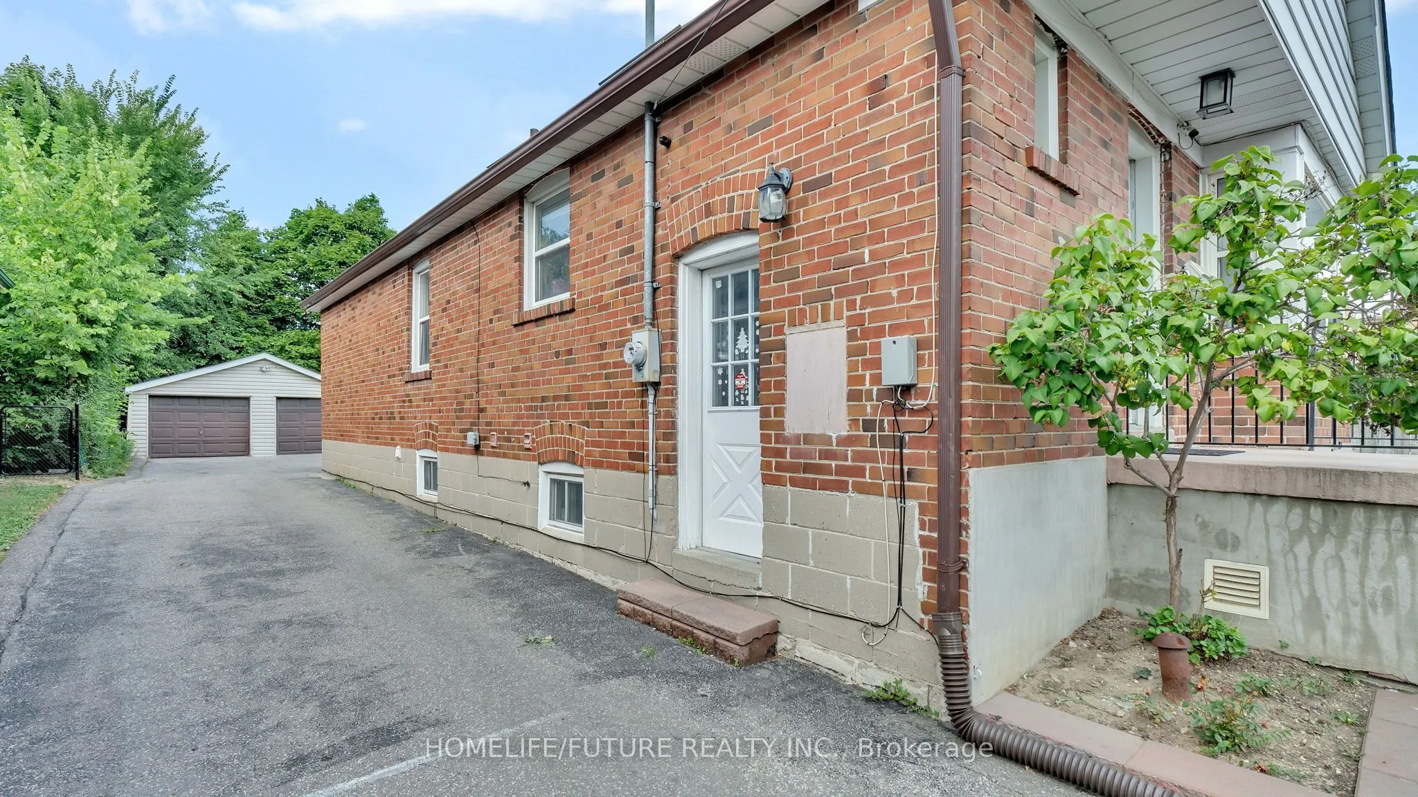 6 De Quincy Boulevard