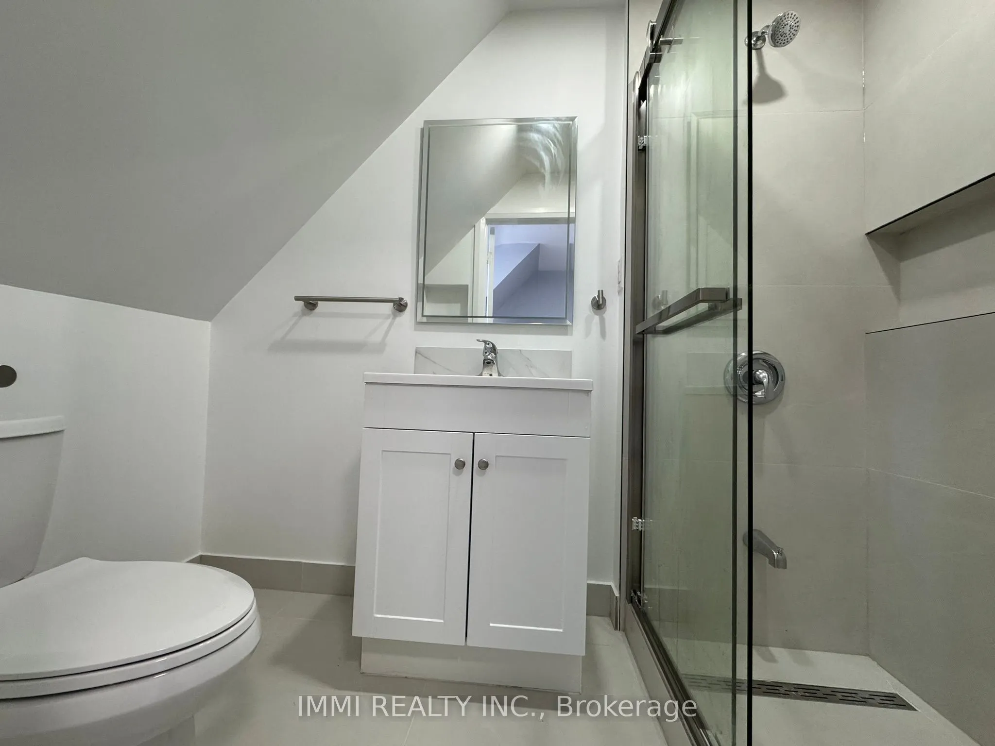 618 Bathurst Street