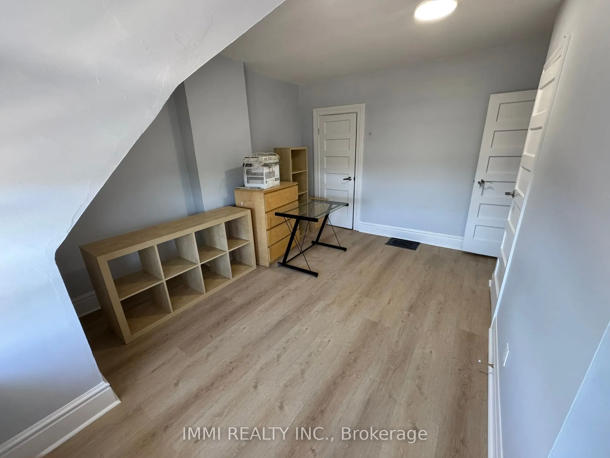 618 Bathurst Street