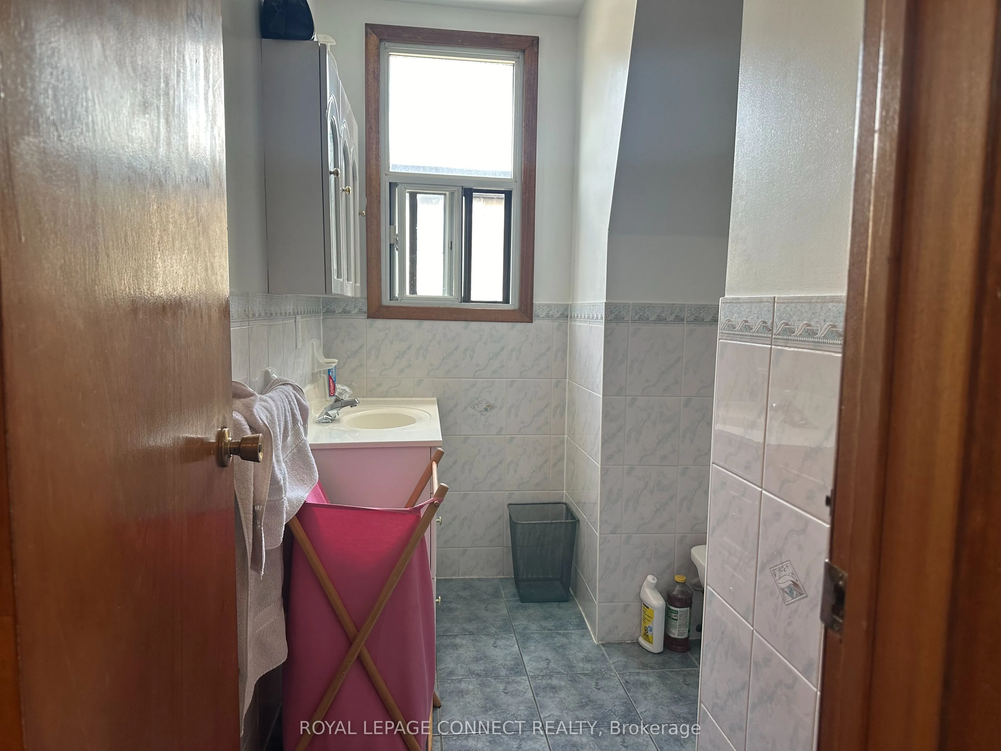 784 Adelaide Street W, #2nd