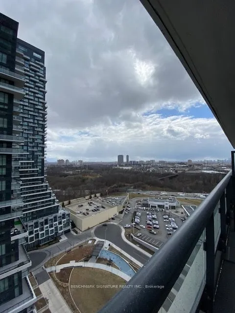 10 Inn On The Park Drive, #1806