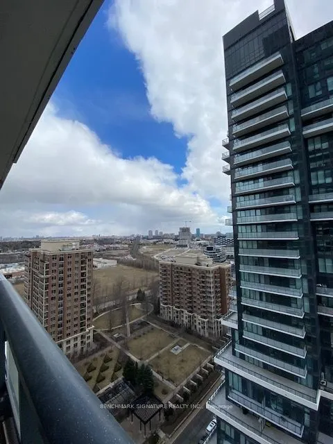10 Inn On The Park Drive, #1806