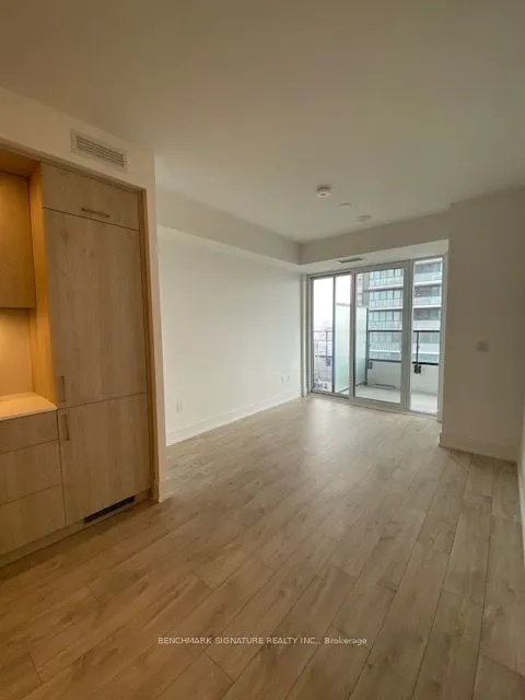 10 Inn On The Park Drive, #1806